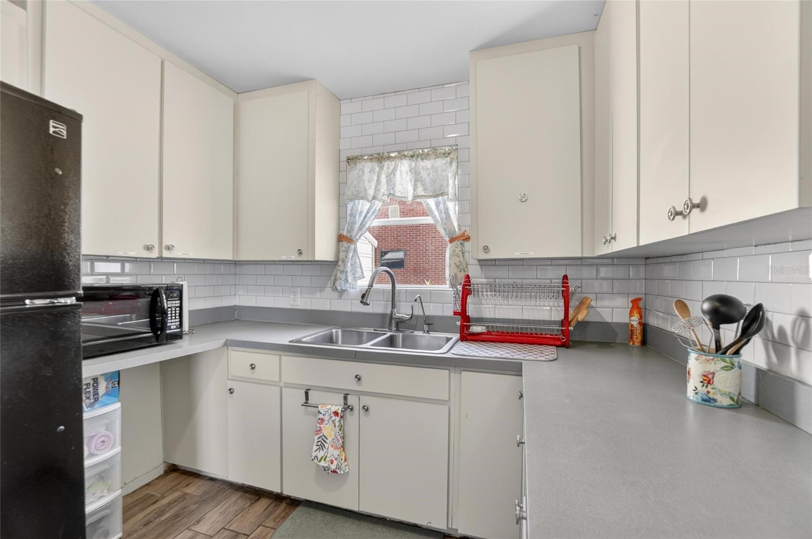 Image 13 of 39 For 2102 Columbus Drive