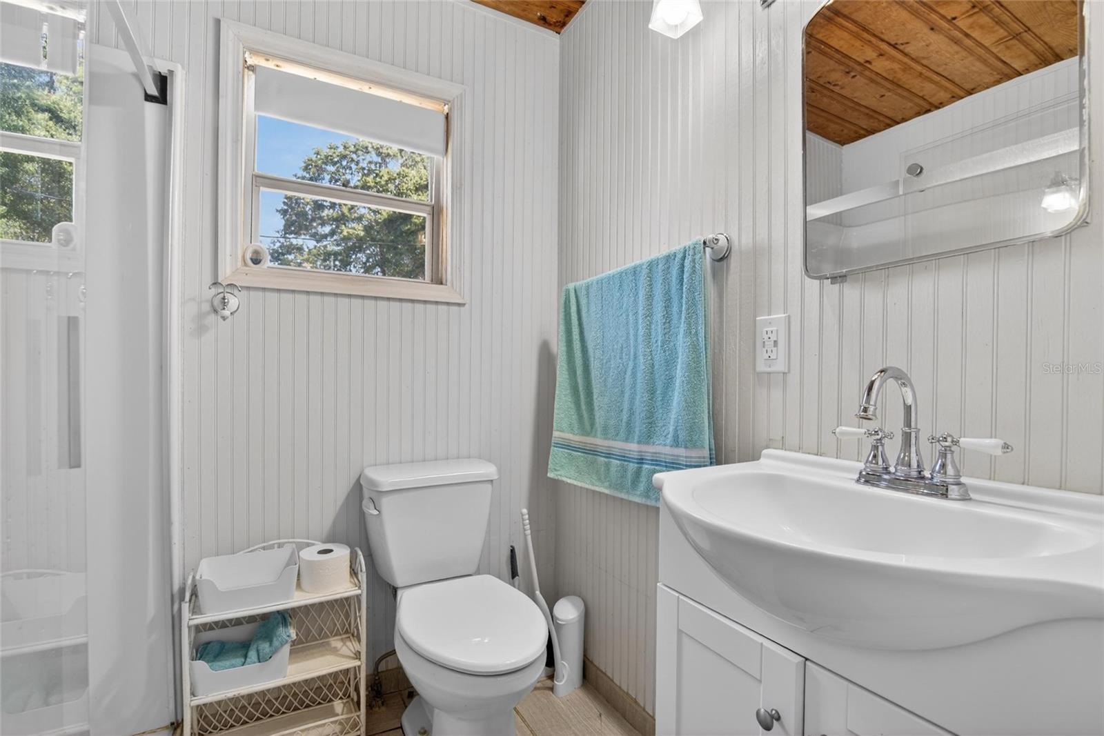 Image 22 of 39 For 2102 Columbus Drive