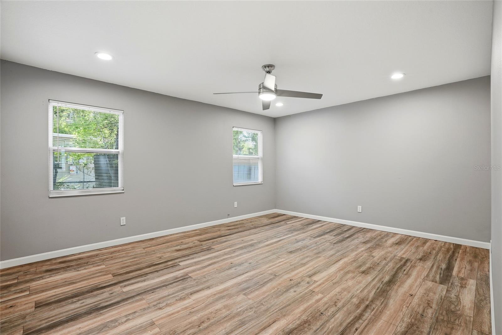 Image 14 of 41 For 5127 4th Avenue S