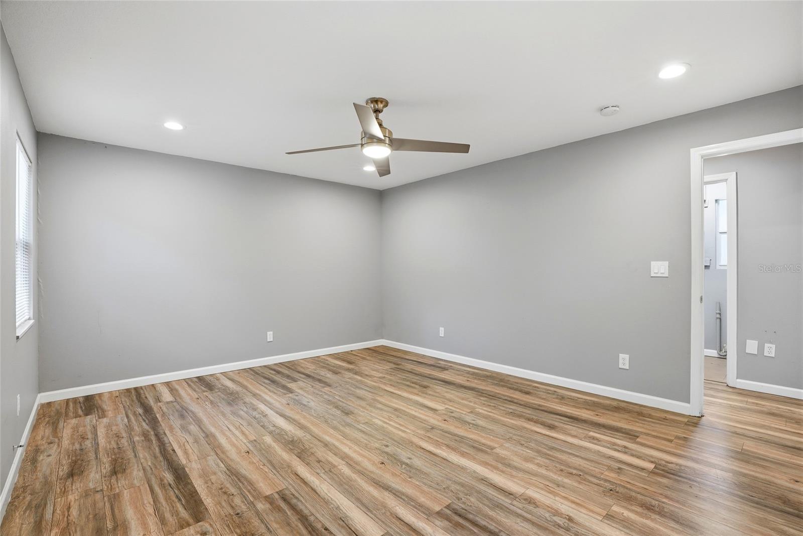 Image 15 of 41 For 5127 4th Avenue S