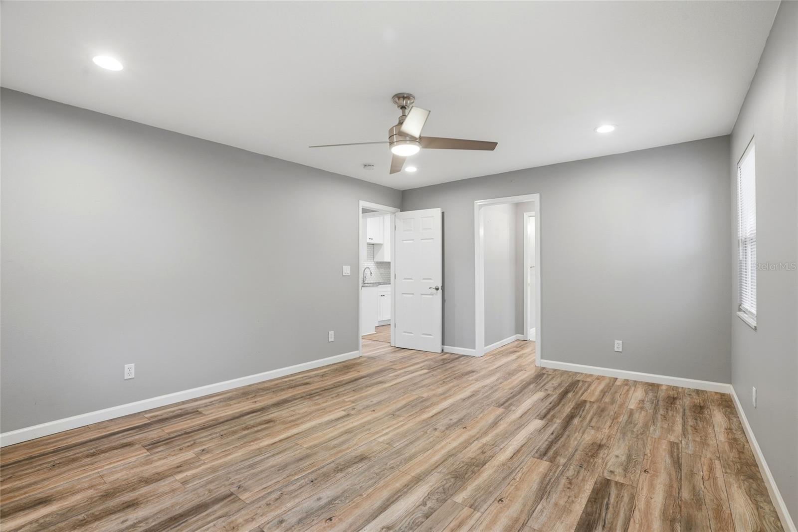 Image 16 of 41 For 5127 4th Avenue S