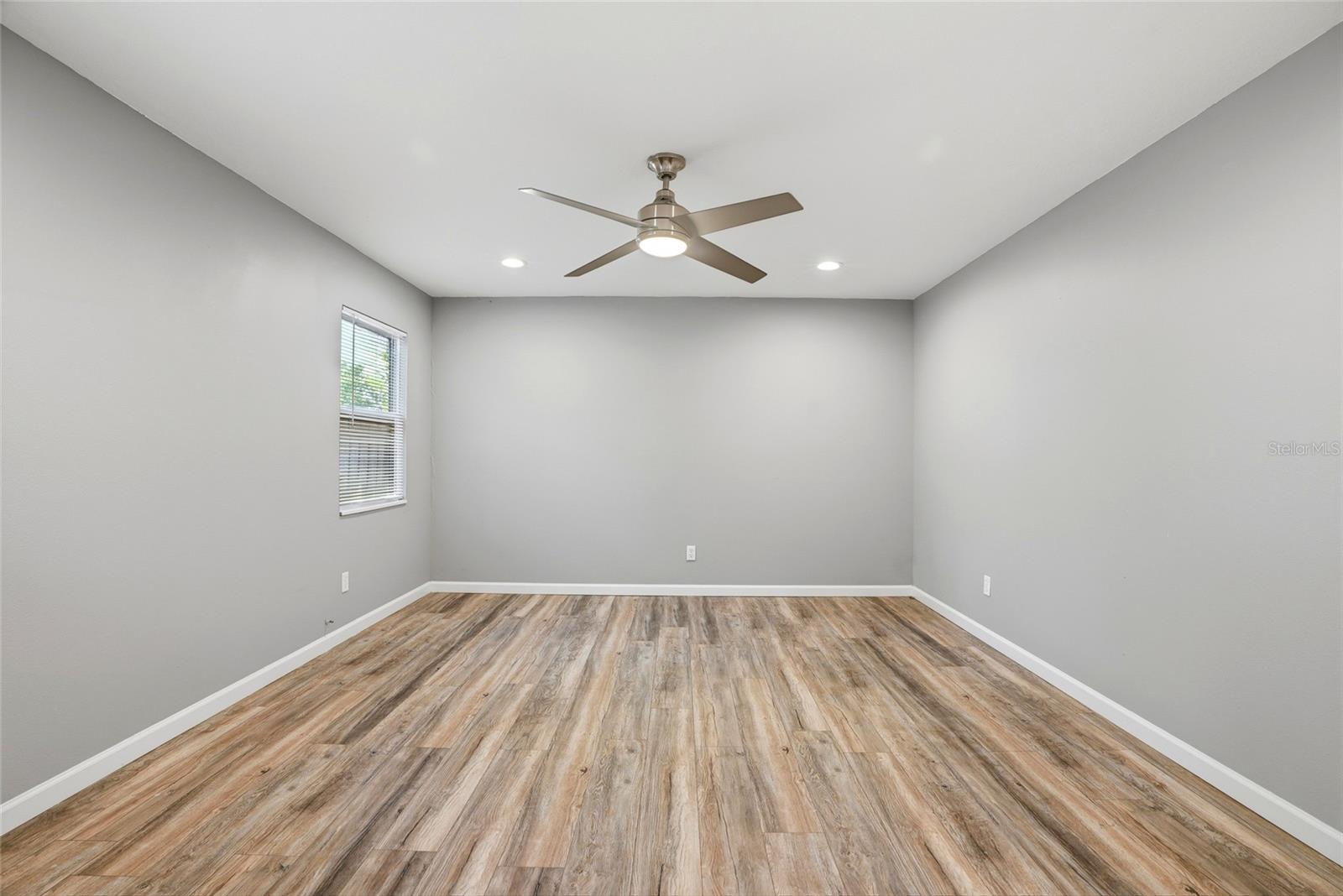 Image 18 of 41 For 5127 4th Avenue S
