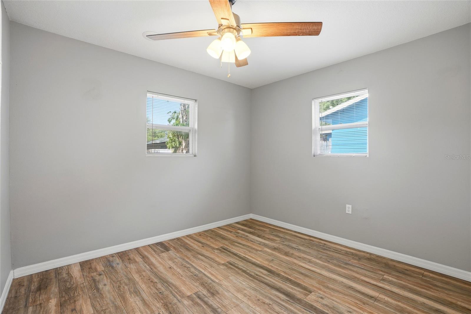 Image 22 of 41 For 5127 4th Avenue S