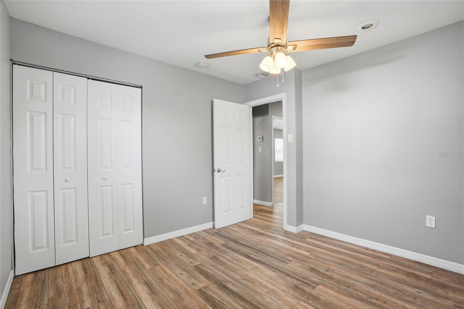 Image 23 of 41 For 5127 4th Avenue S