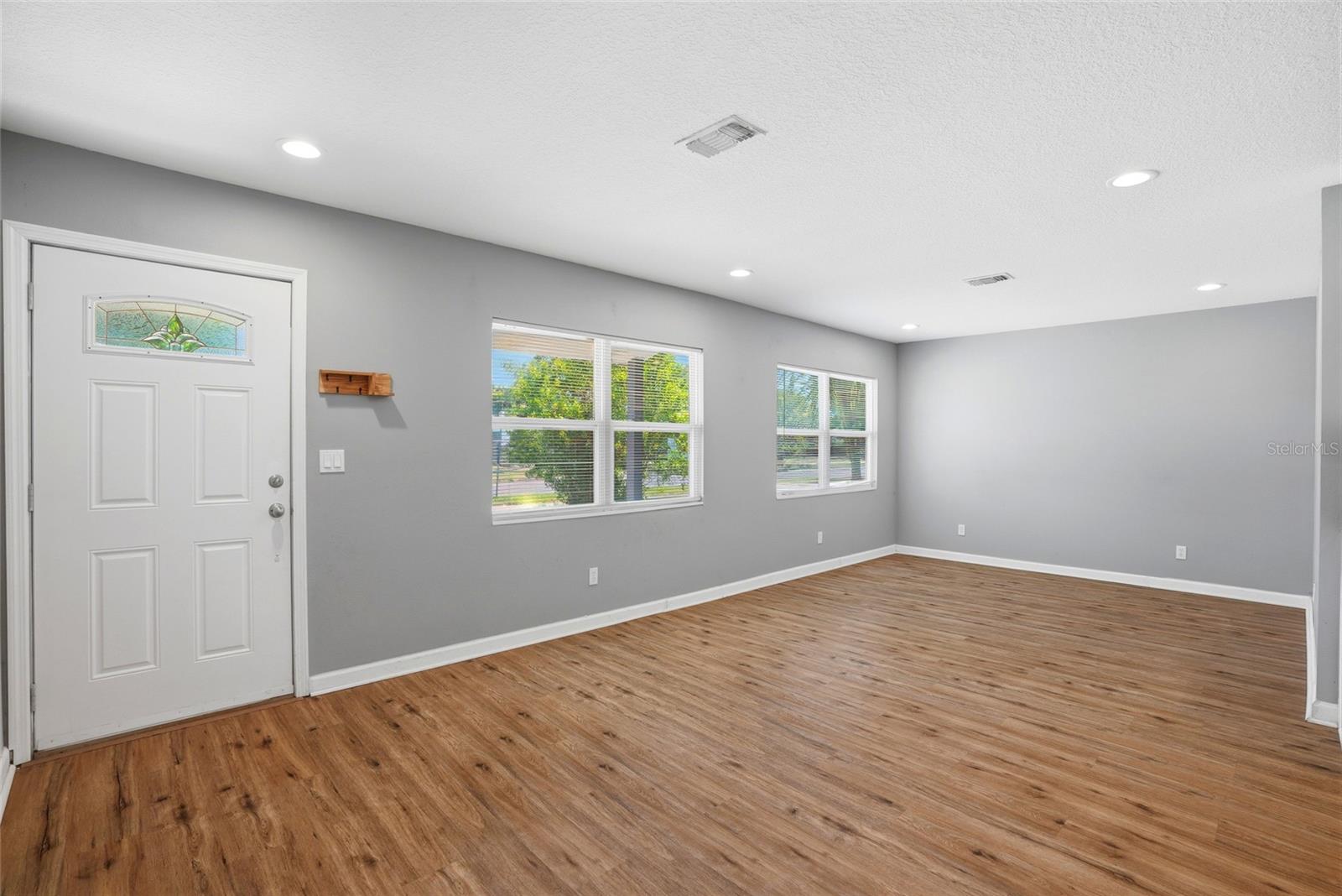 Image 5 of 41 For 5127 4th Avenue S