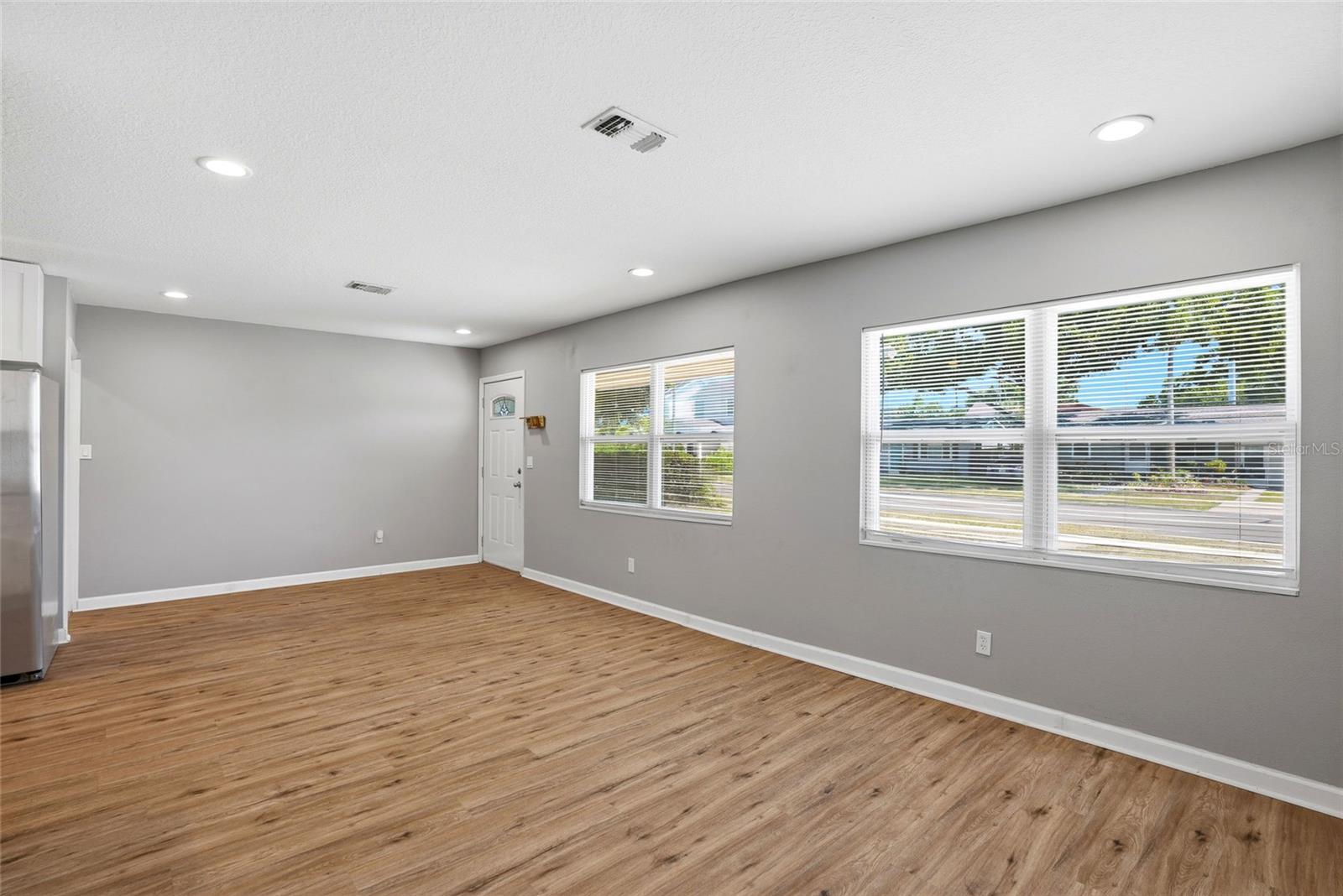 Image 7 of 41 For 5127 4th Avenue S
