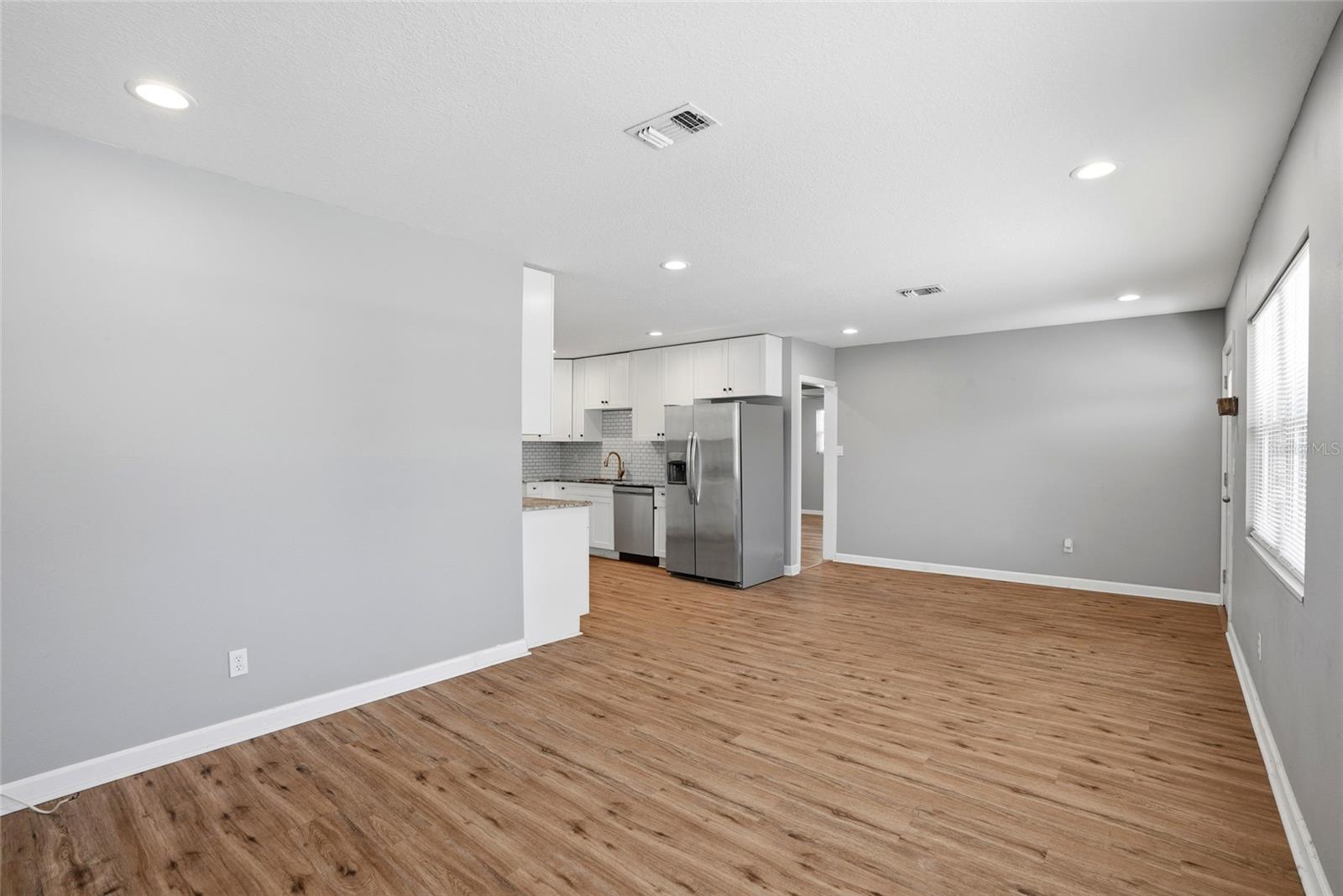 Image 8 of 41 For 5127 4th Avenue S