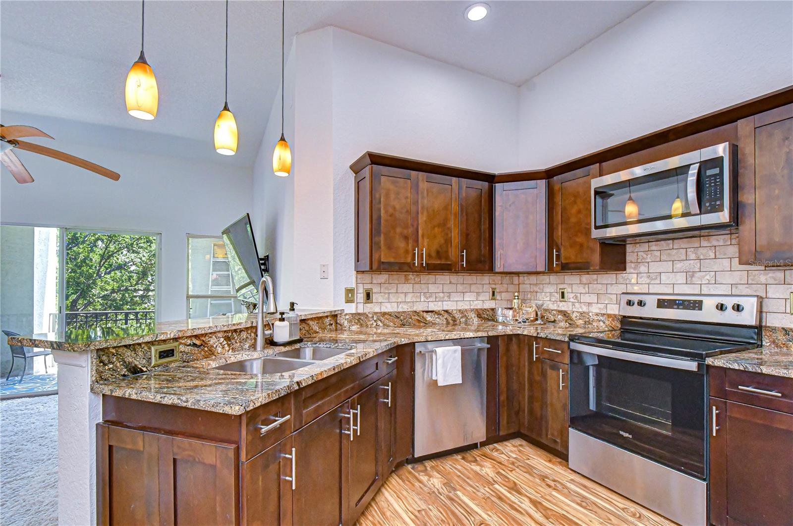 Image 10 of 34 For 609 Tropical Breeze Way 609