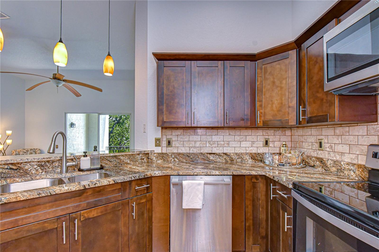 Image 11 of 34 For 609 Tropical Breeze Way 609