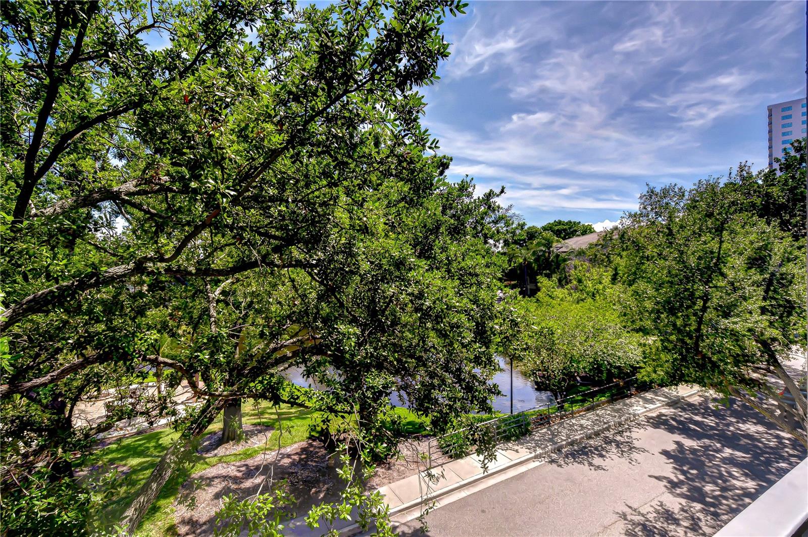 Image 24 of 34 For 609 Tropical Breeze Way 609