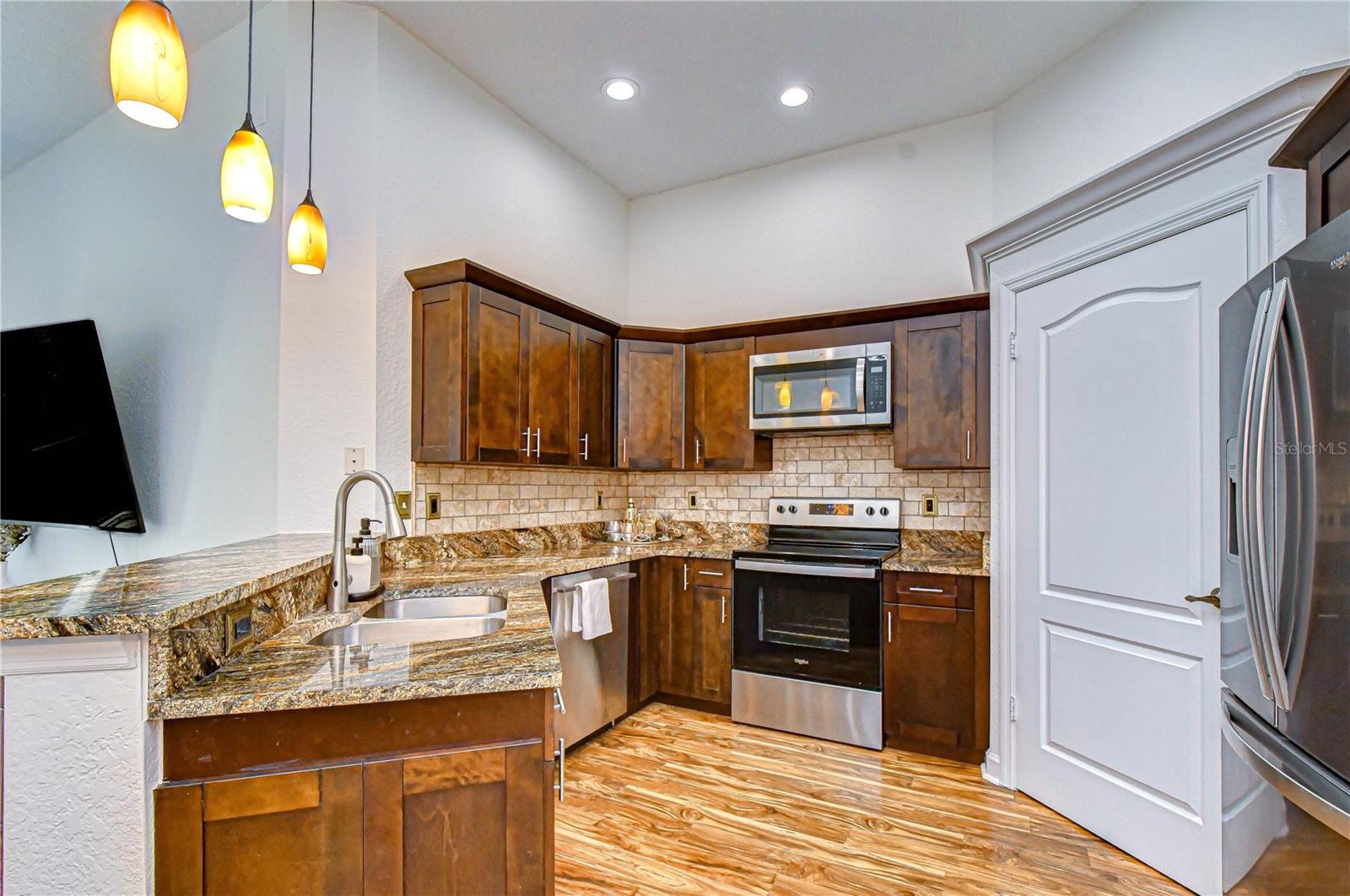 Image 9 of 34 For 609 Tropical Breeze Way 609