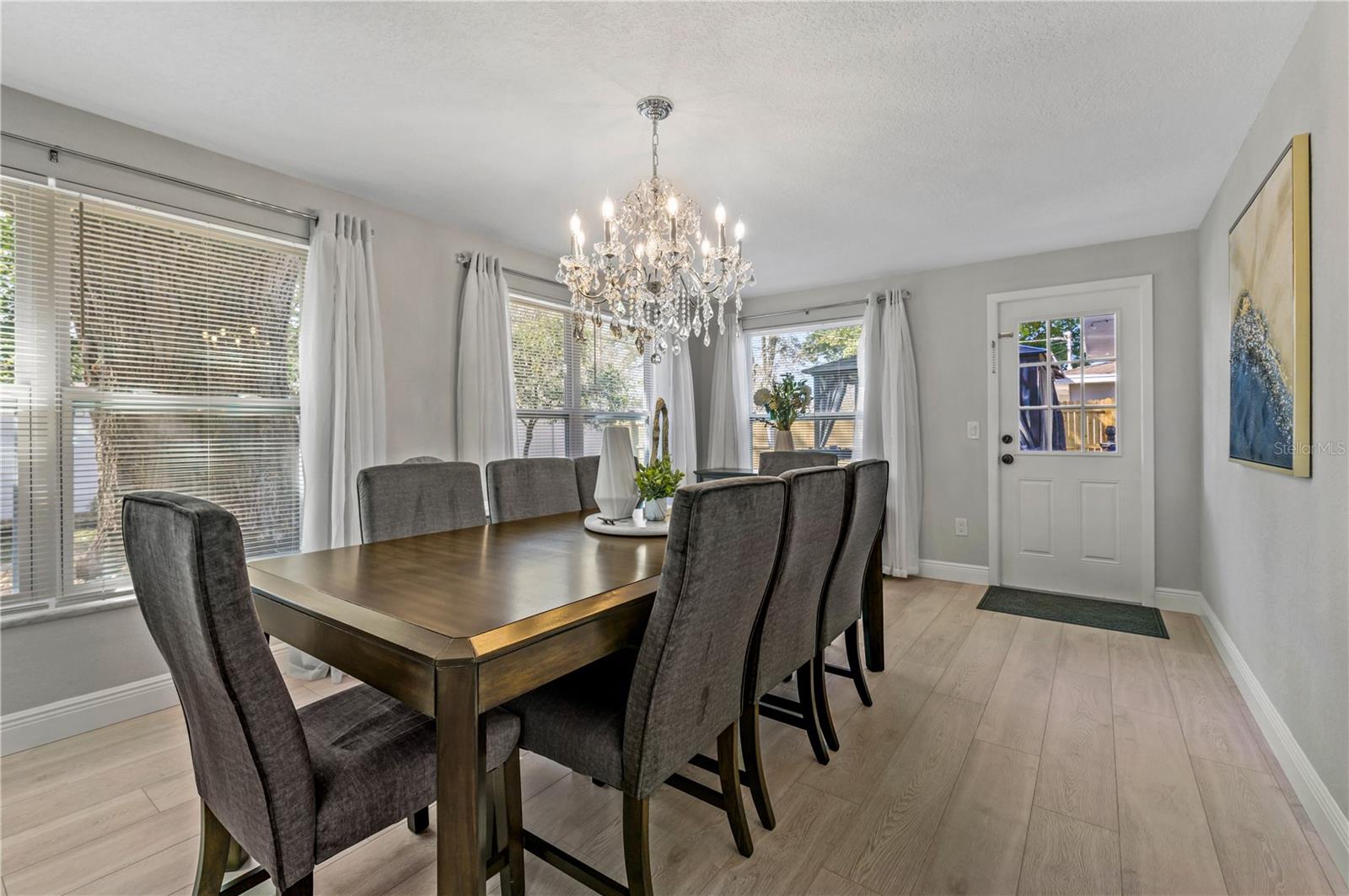 Image 10 of 27 For 2564 Roberta Street