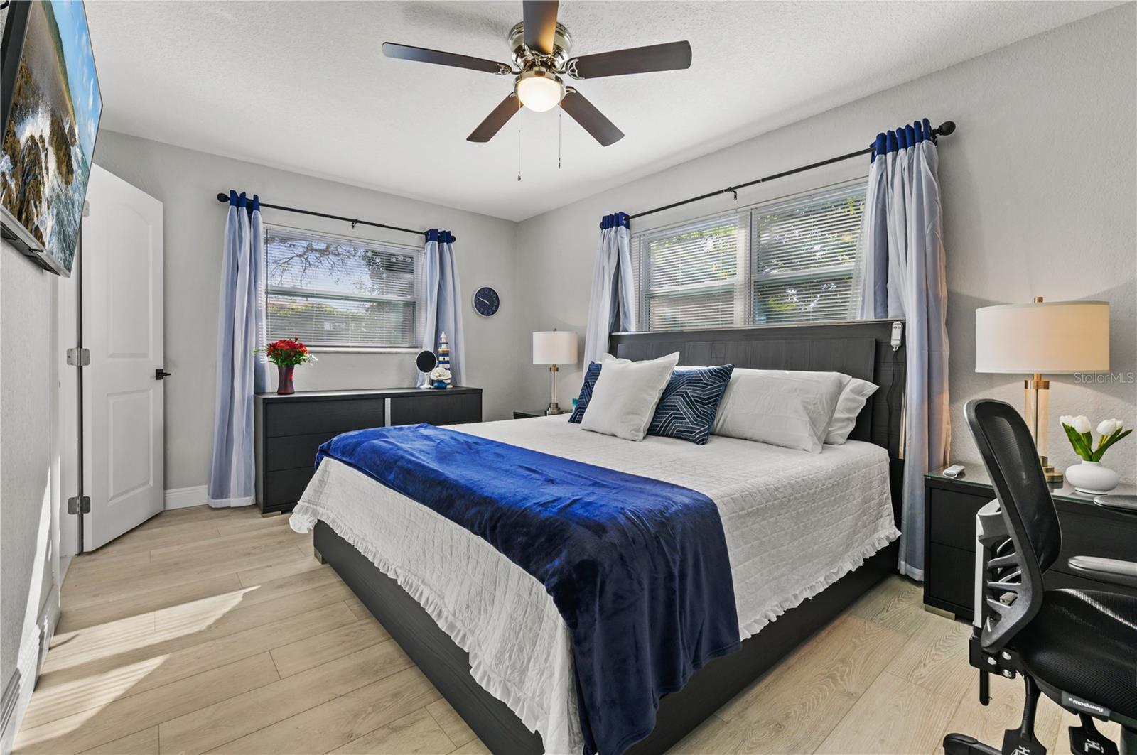 Image 13 of 27 For 2564 Roberta Street