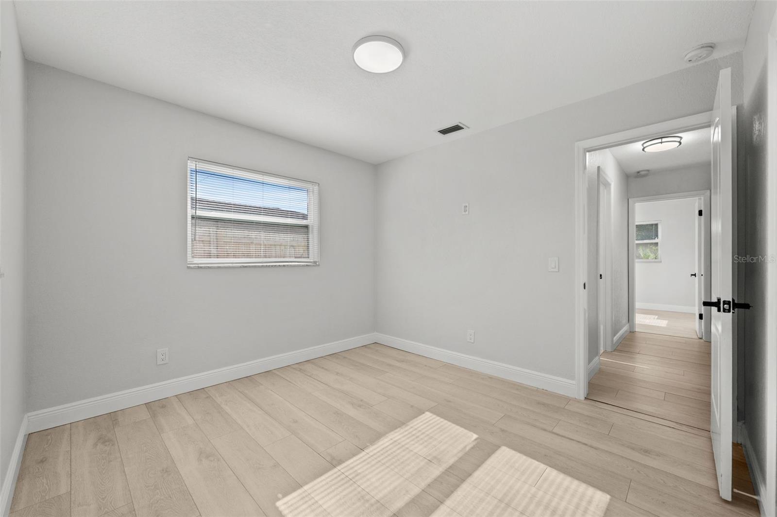 Image 21 of 27 For 2564 Roberta Street
