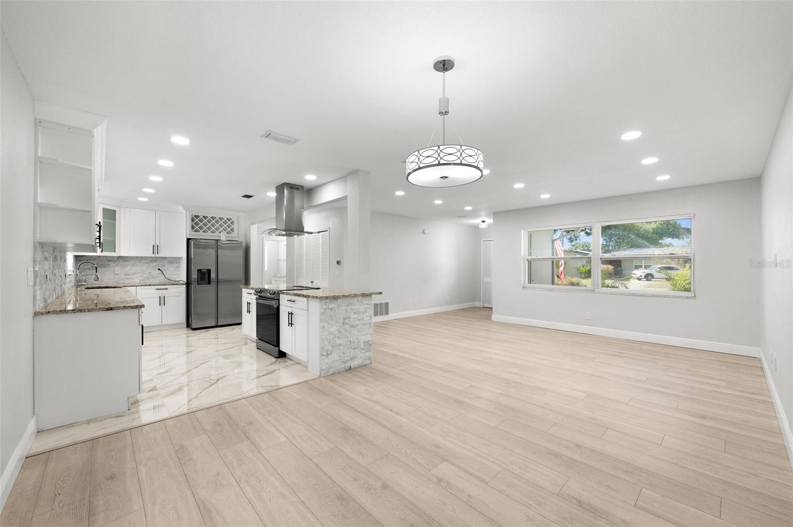 Image 3 of 27 For 2564 Roberta Street
