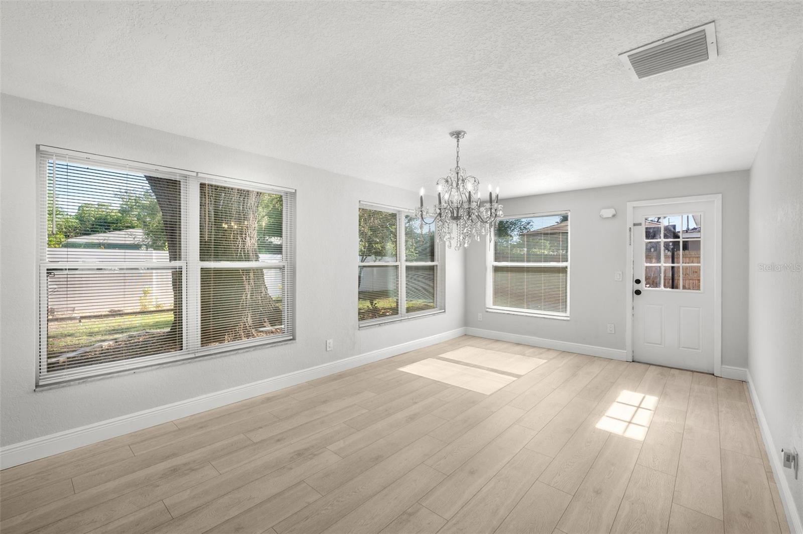 Image 9 of 27 For 2564 Roberta Street