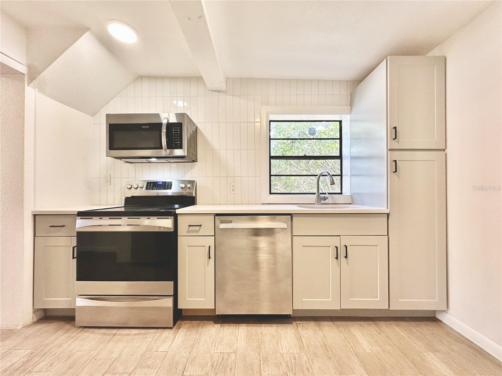 Image 3 of 26 For 2928 Elrod Avenue