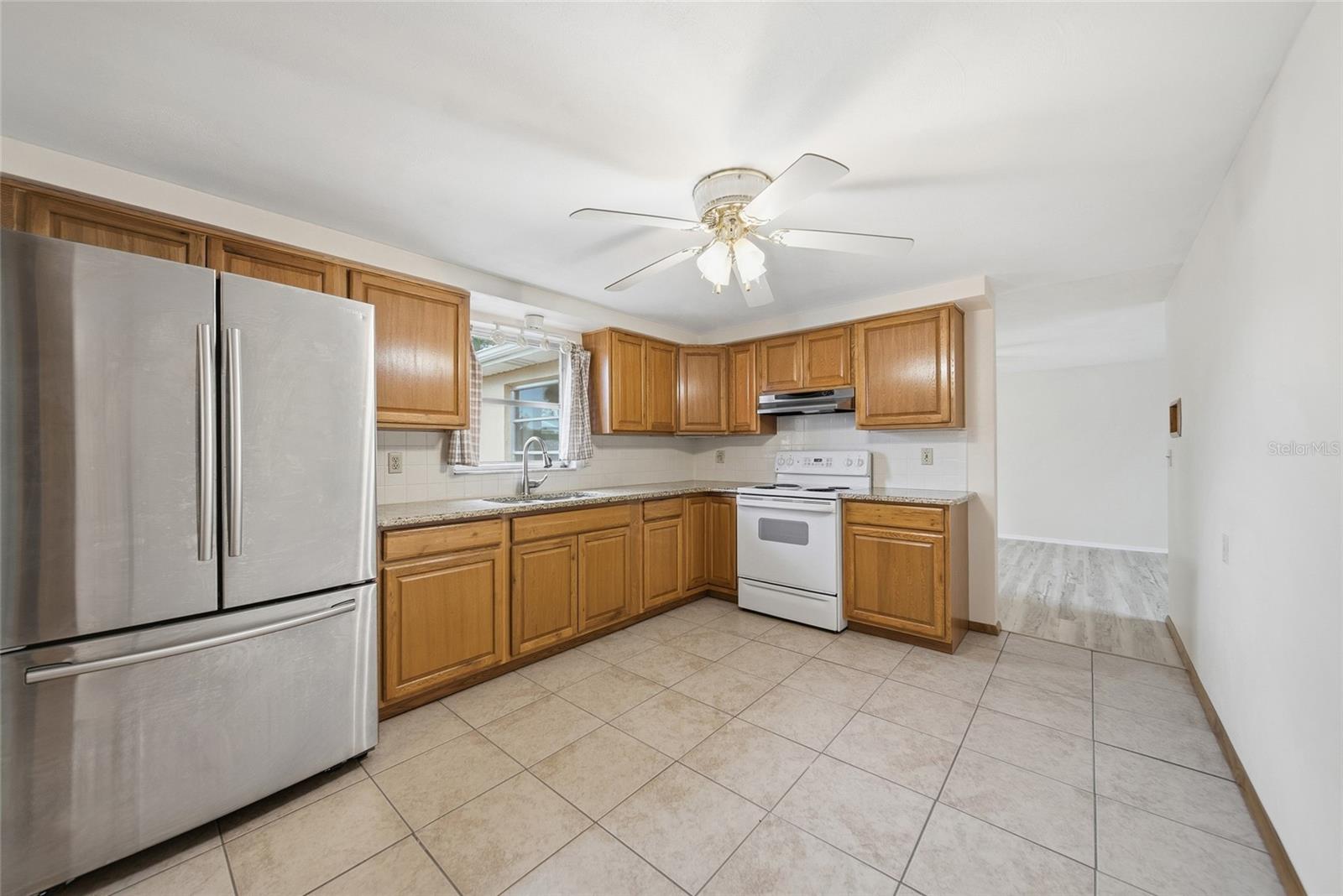 Image 11 of 34 For 7825 Hawthorn Drive