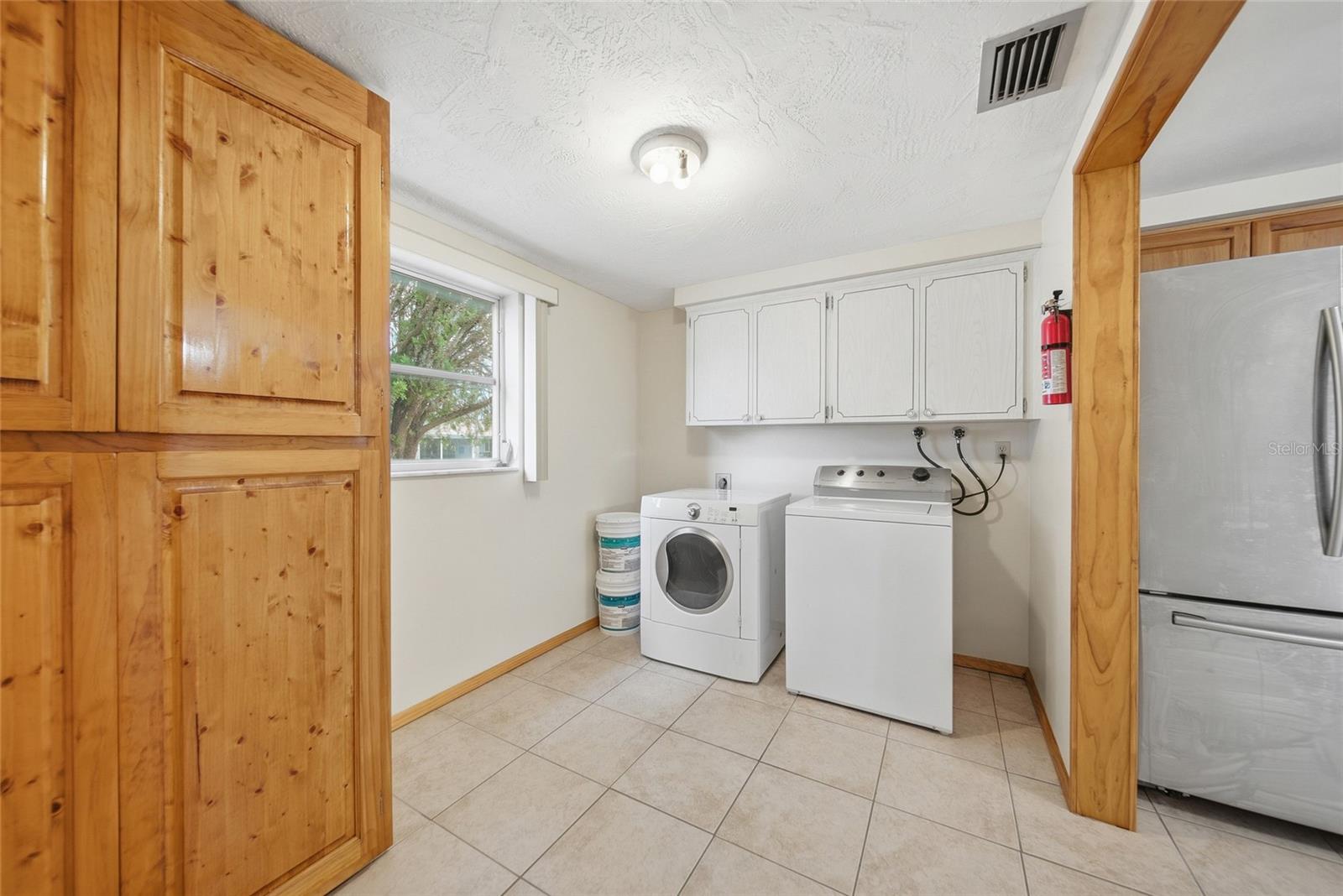 Image 14 of 34 For 7825 Hawthorn Drive