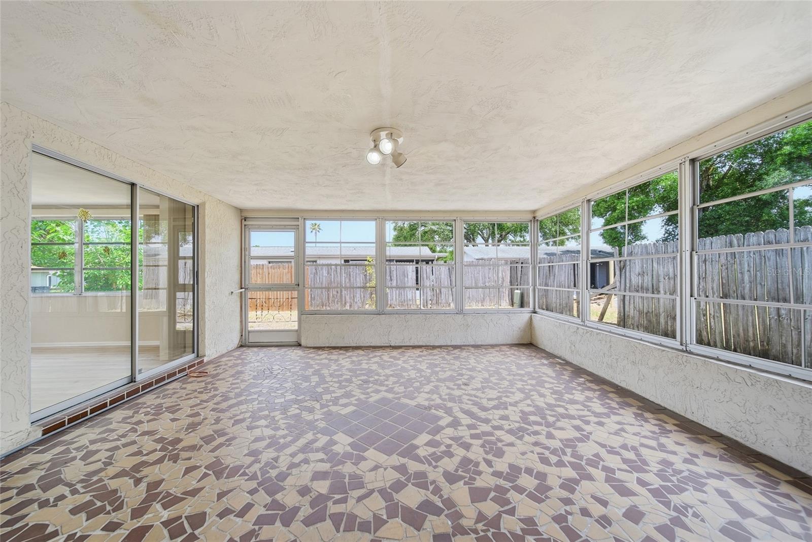 Image 17 of 34 For 7825 Hawthorn Drive