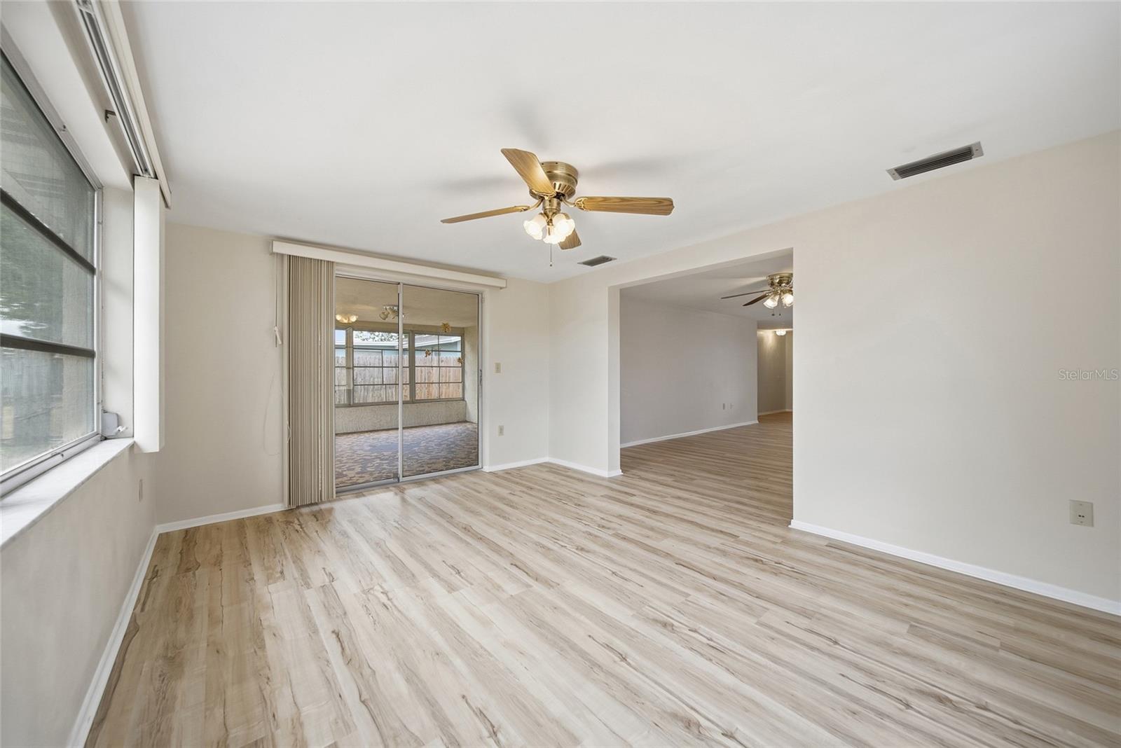 Image 18 of 34 For 7825 Hawthorn Drive