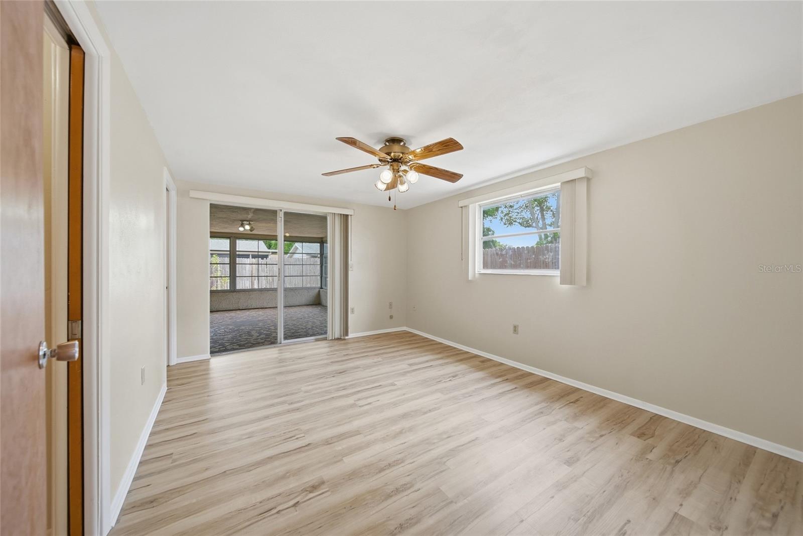 Image 19 of 34 For 7825 Hawthorn Drive