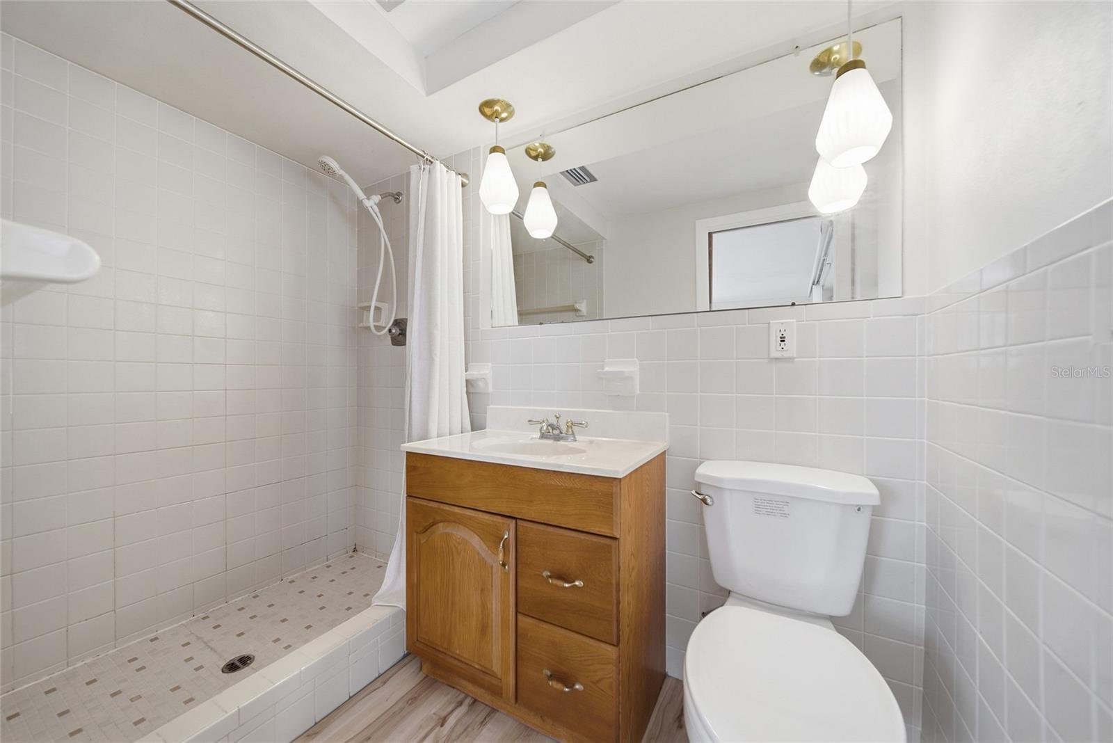 Image 21 of 34 For 7825 Hawthorn Drive