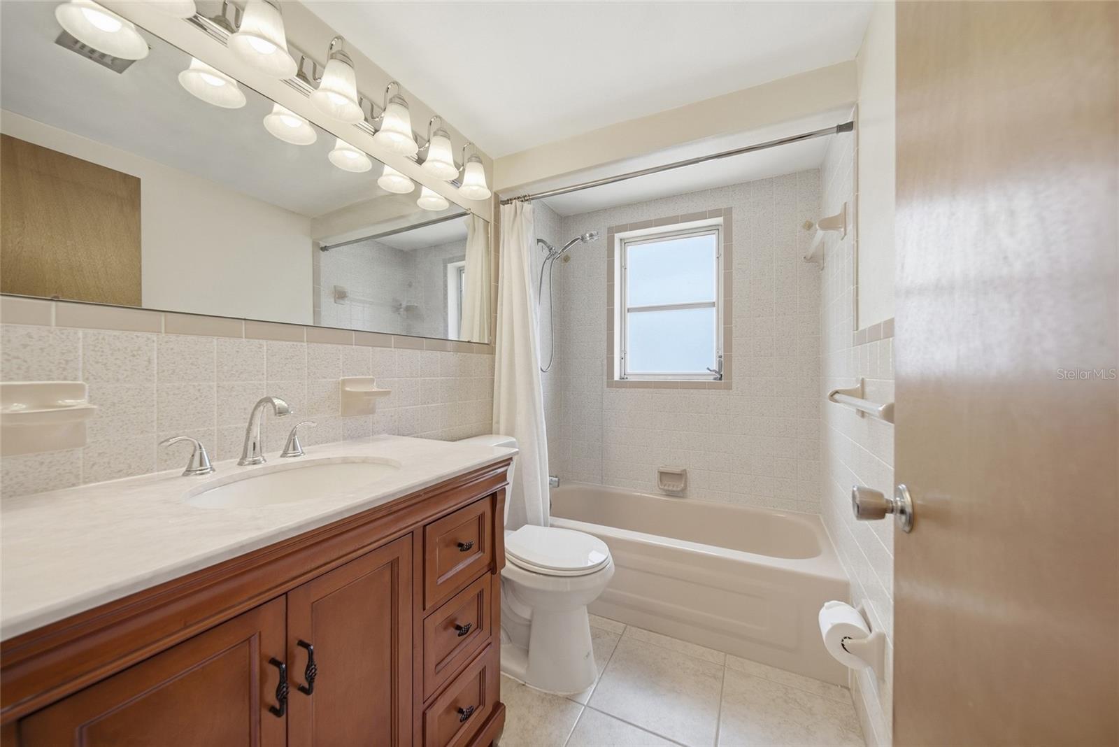 Image 23 of 34 For 7825 Hawthorn Drive