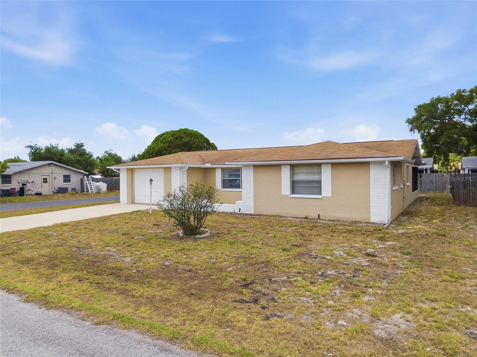 Image 3 of 34 For 7825 Hawthorn Drive