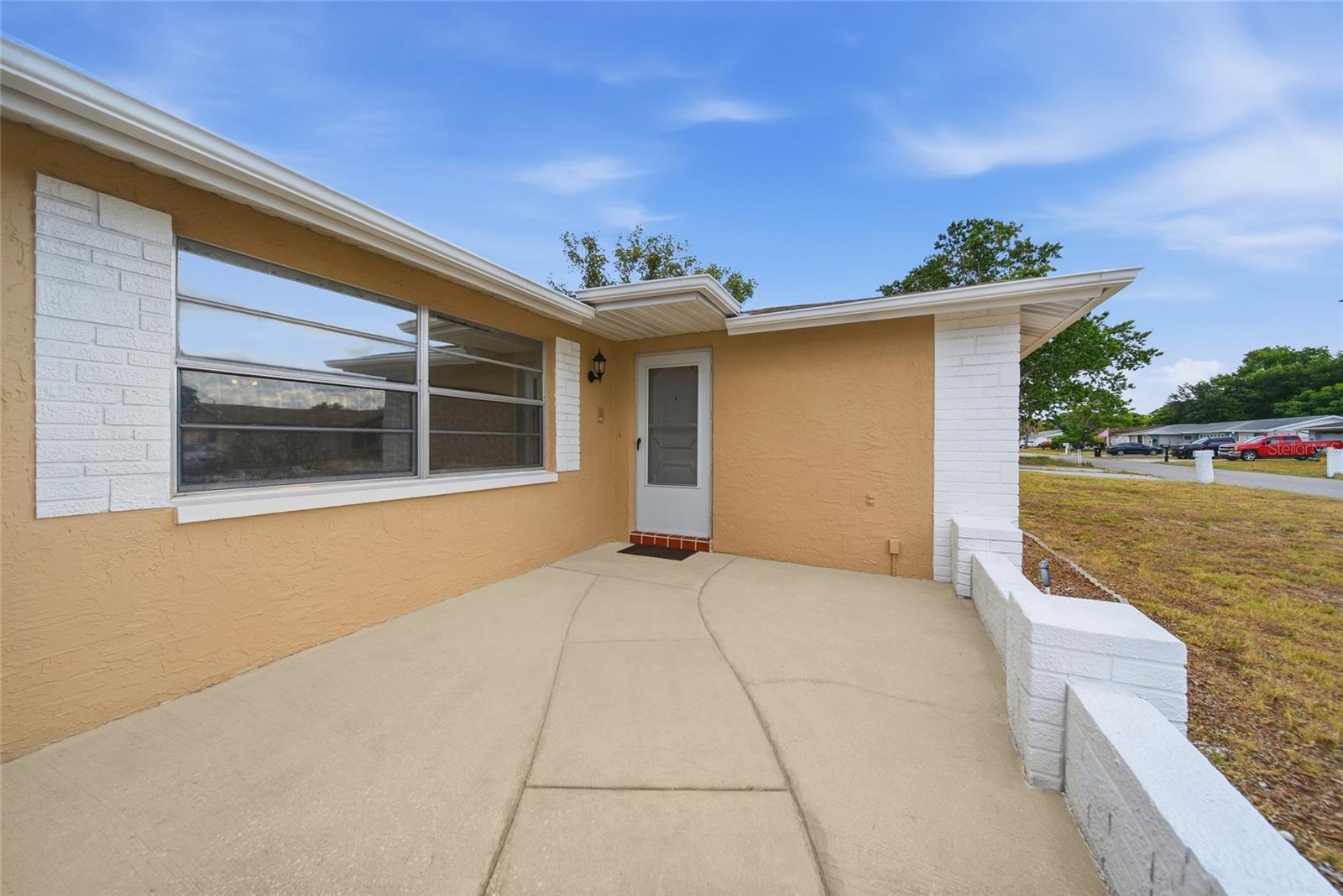 Image 4 of 34 For 7825 Hawthorn Drive