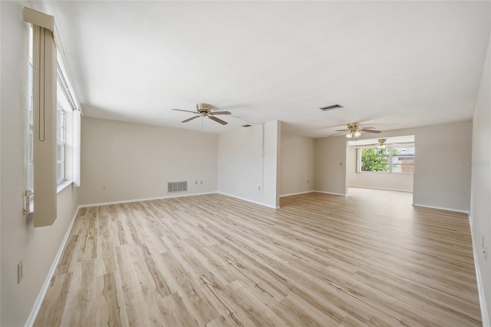 Image 5 of 34 For 7825 Hawthorn Drive