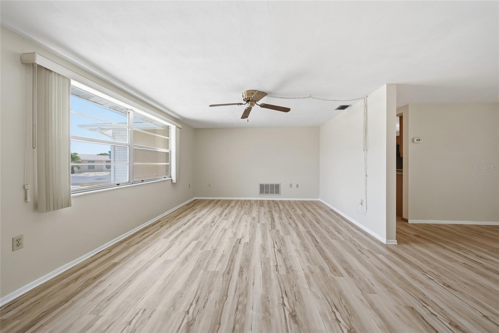 Image 6 of 34 For 7825 Hawthorn Drive