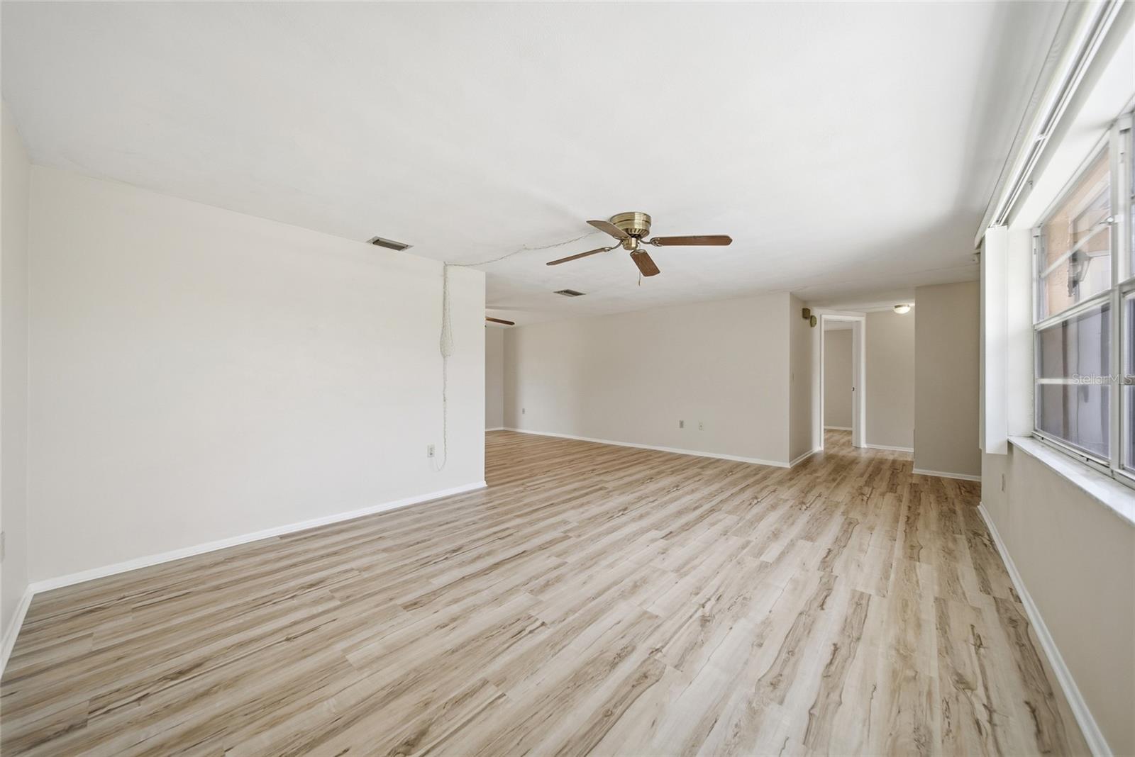 Image 8 of 34 For 7825 Hawthorn Drive