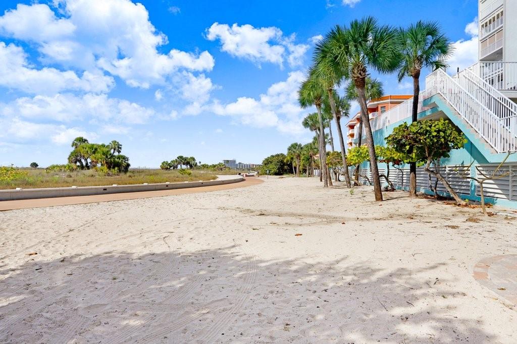 Image 37 of 45 For 11000 Gulf Boulevard 603