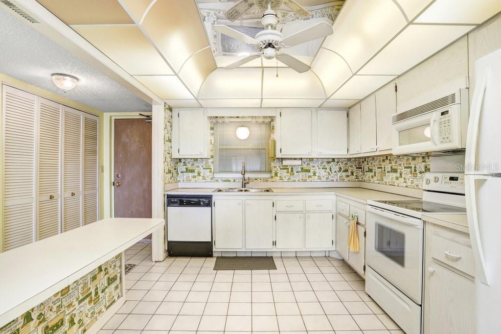 Image 8 of 45 For 11000 Gulf Boulevard 603