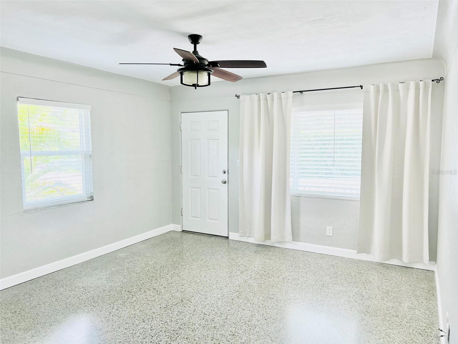 Image 5 of 19 For 797 Harbor Drive S