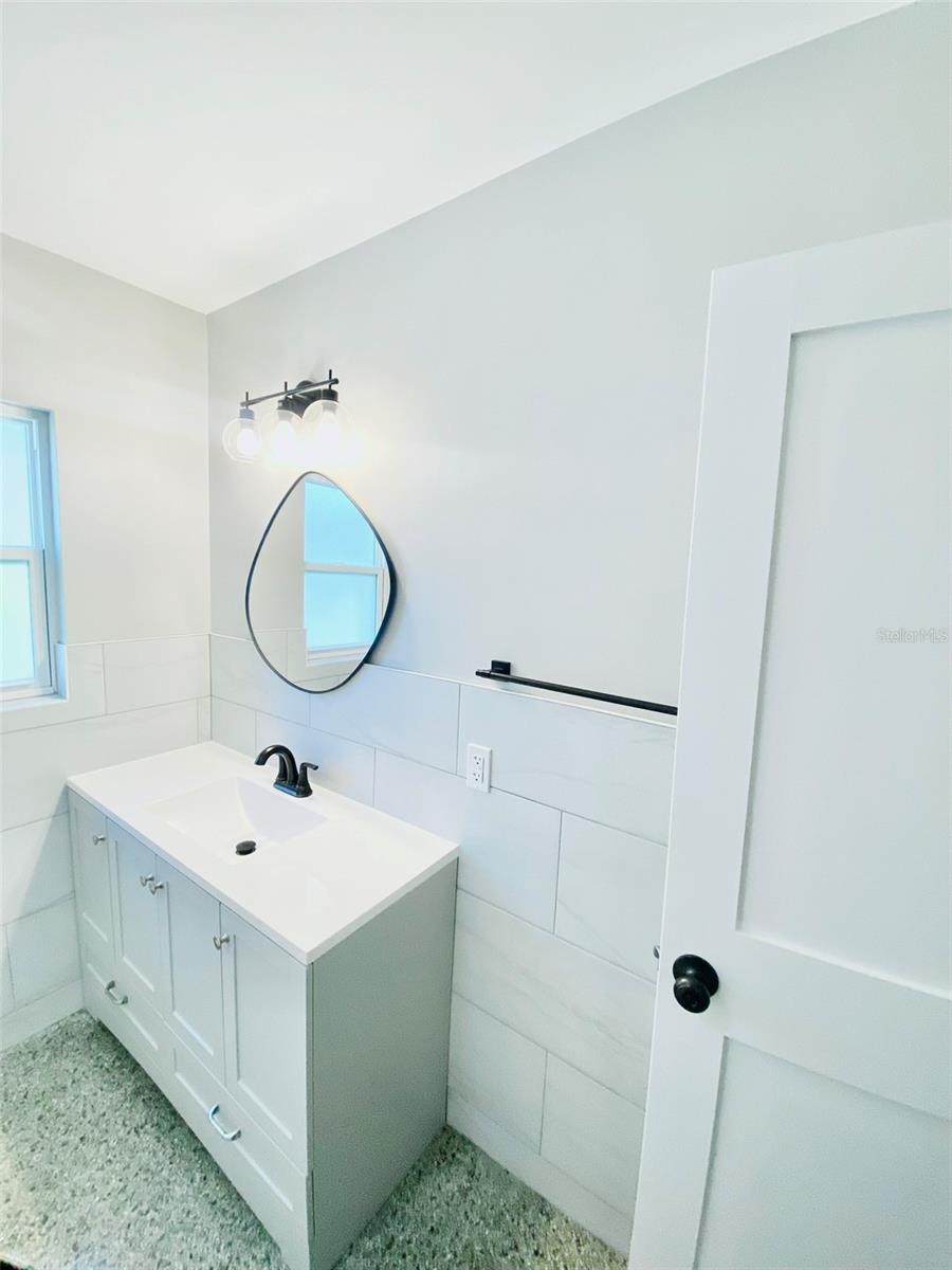 Image 6 of 19 For 797 Harbor Drive S