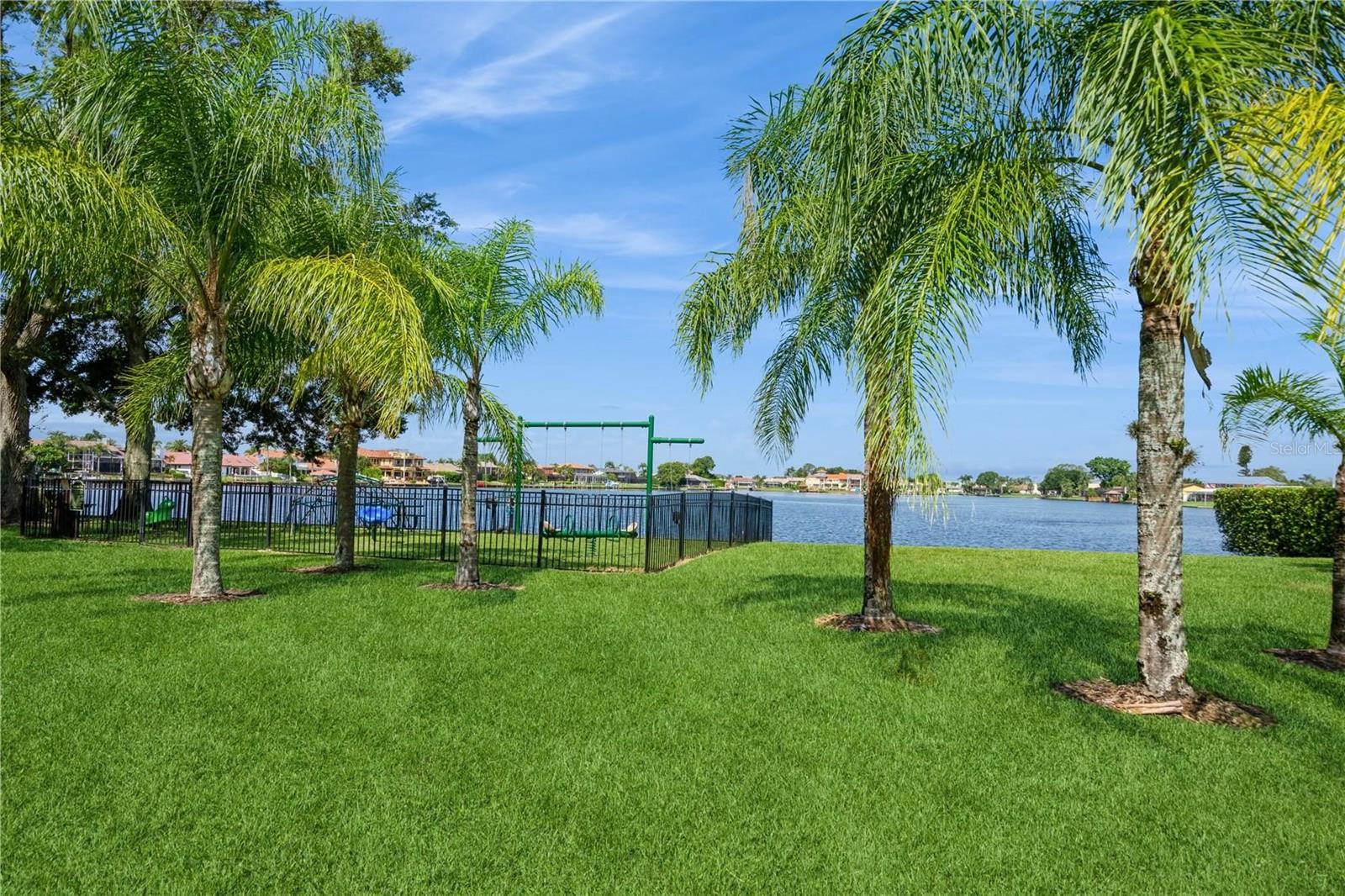 Image 32 of 35 For 10422 La Mirage Court