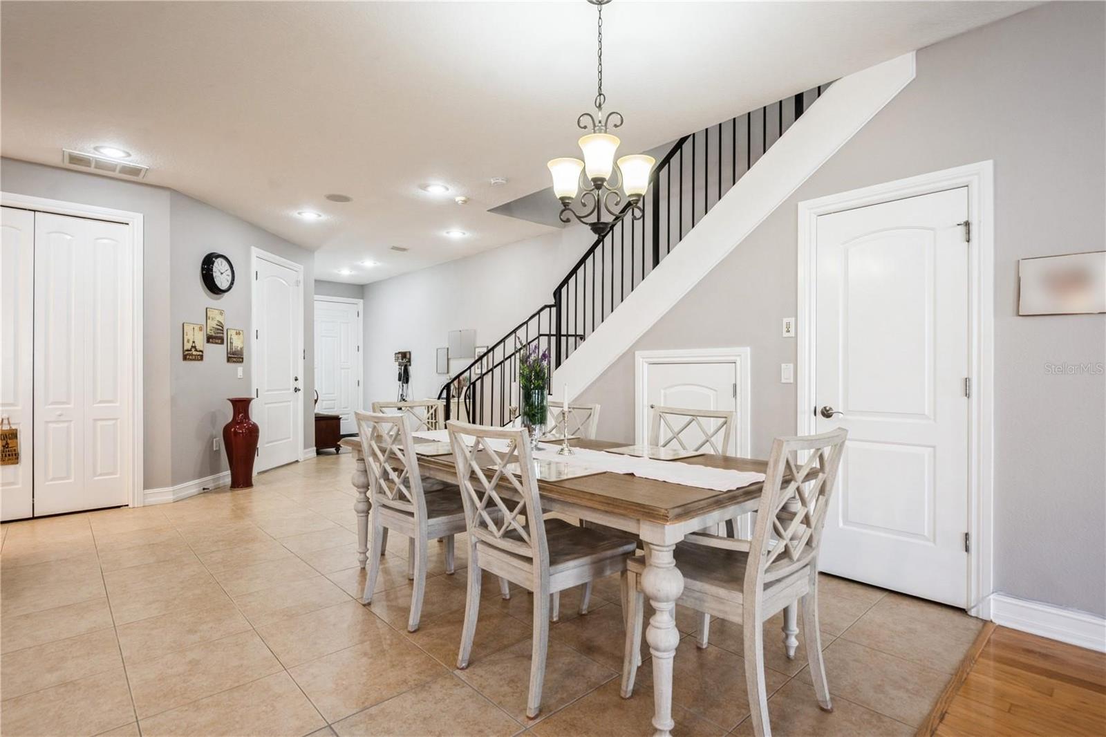 Image 4 of 35 For 10422 La Mirage Court