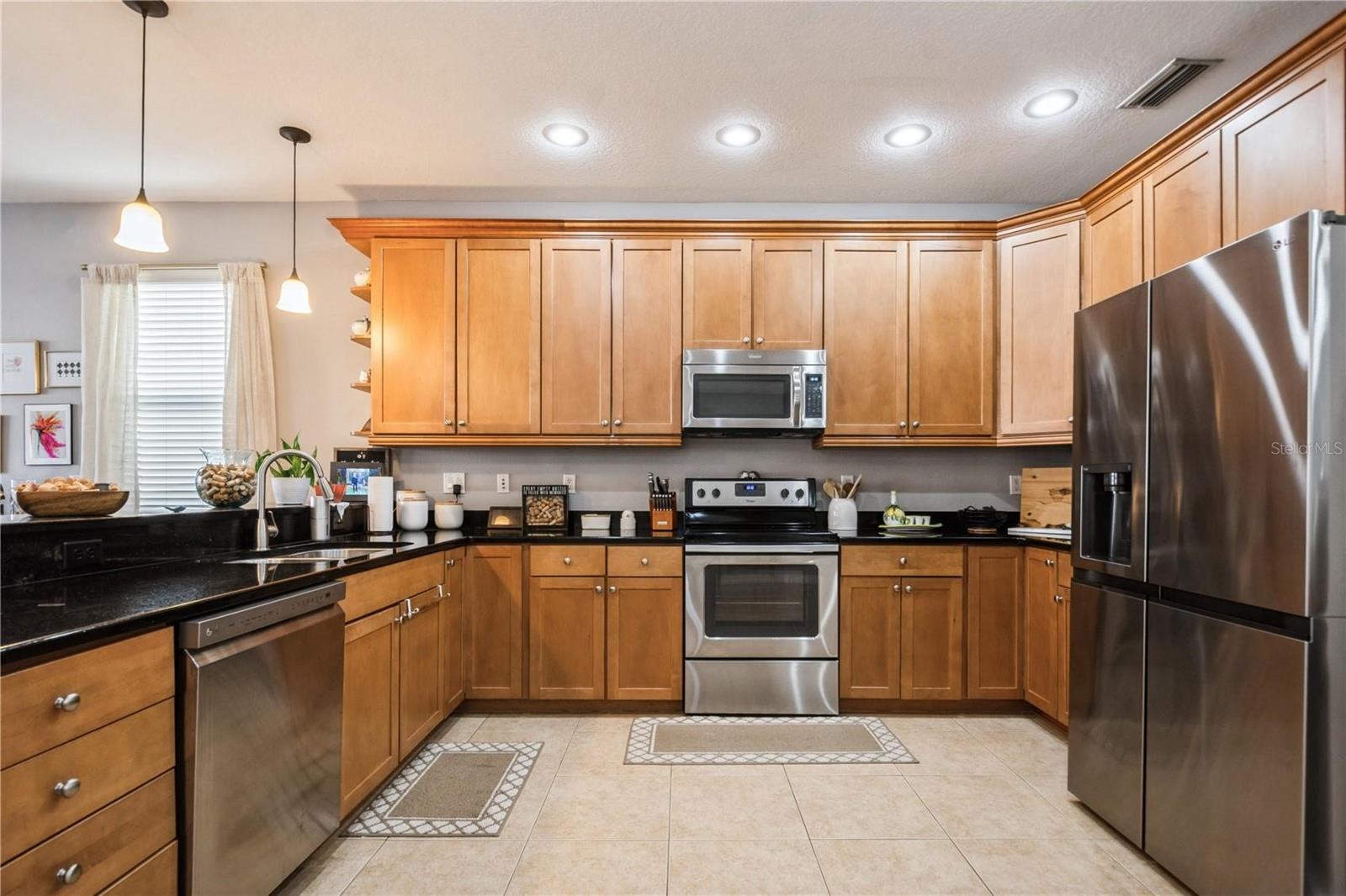 Image 9 of 35 For 10422 La Mirage Court