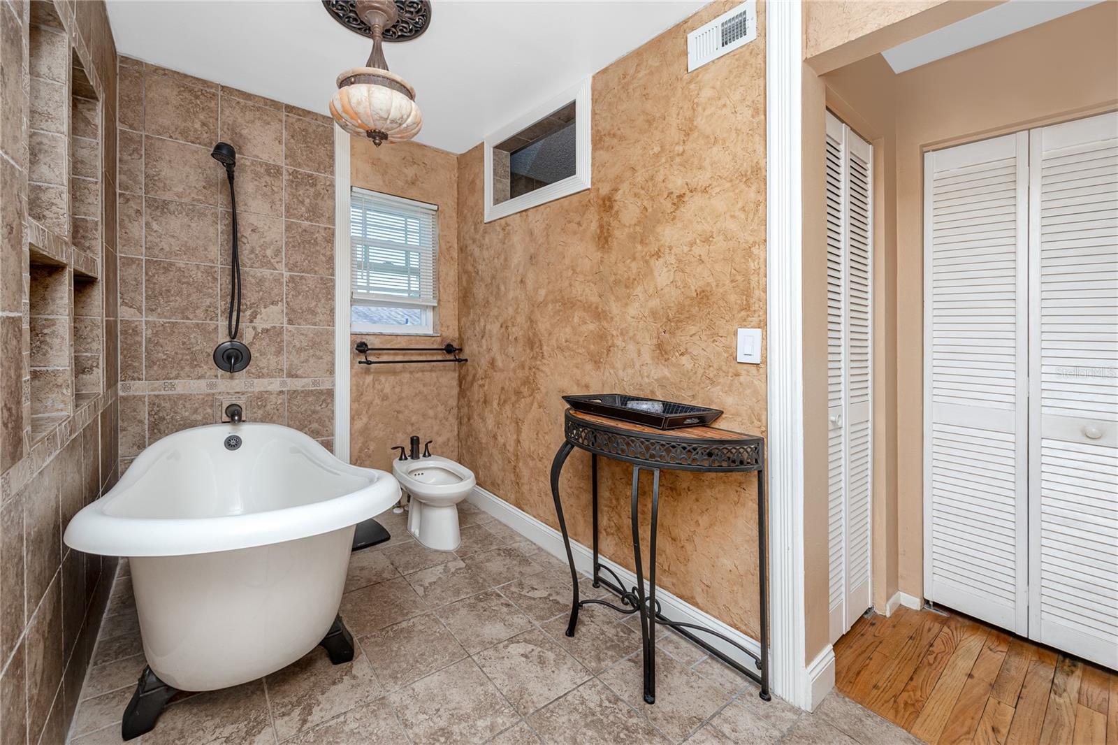 Image 23 of 57 For 8759 Orient Way Ne