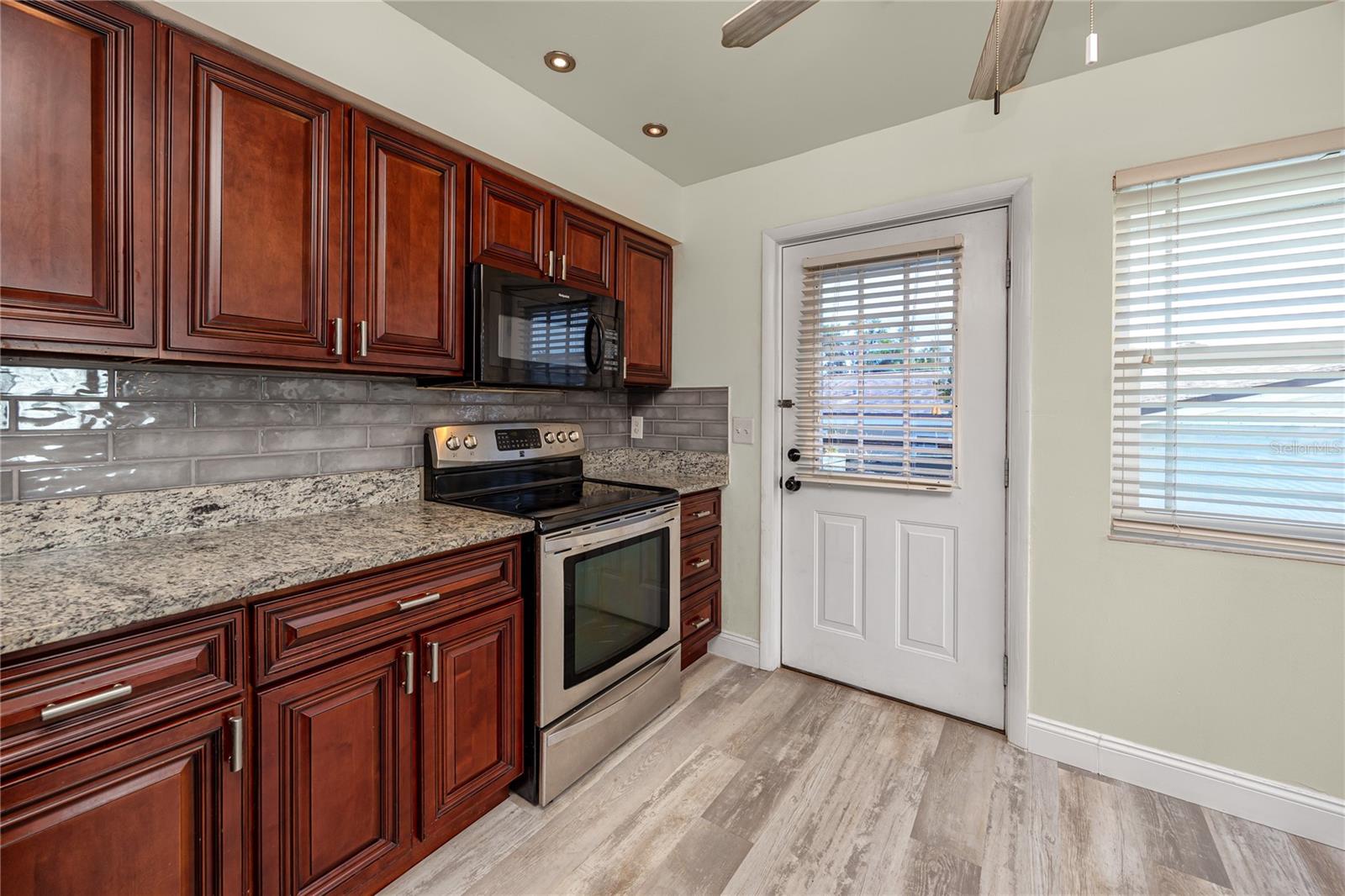 Image 8 of 57 For 8759 Orient Way Ne