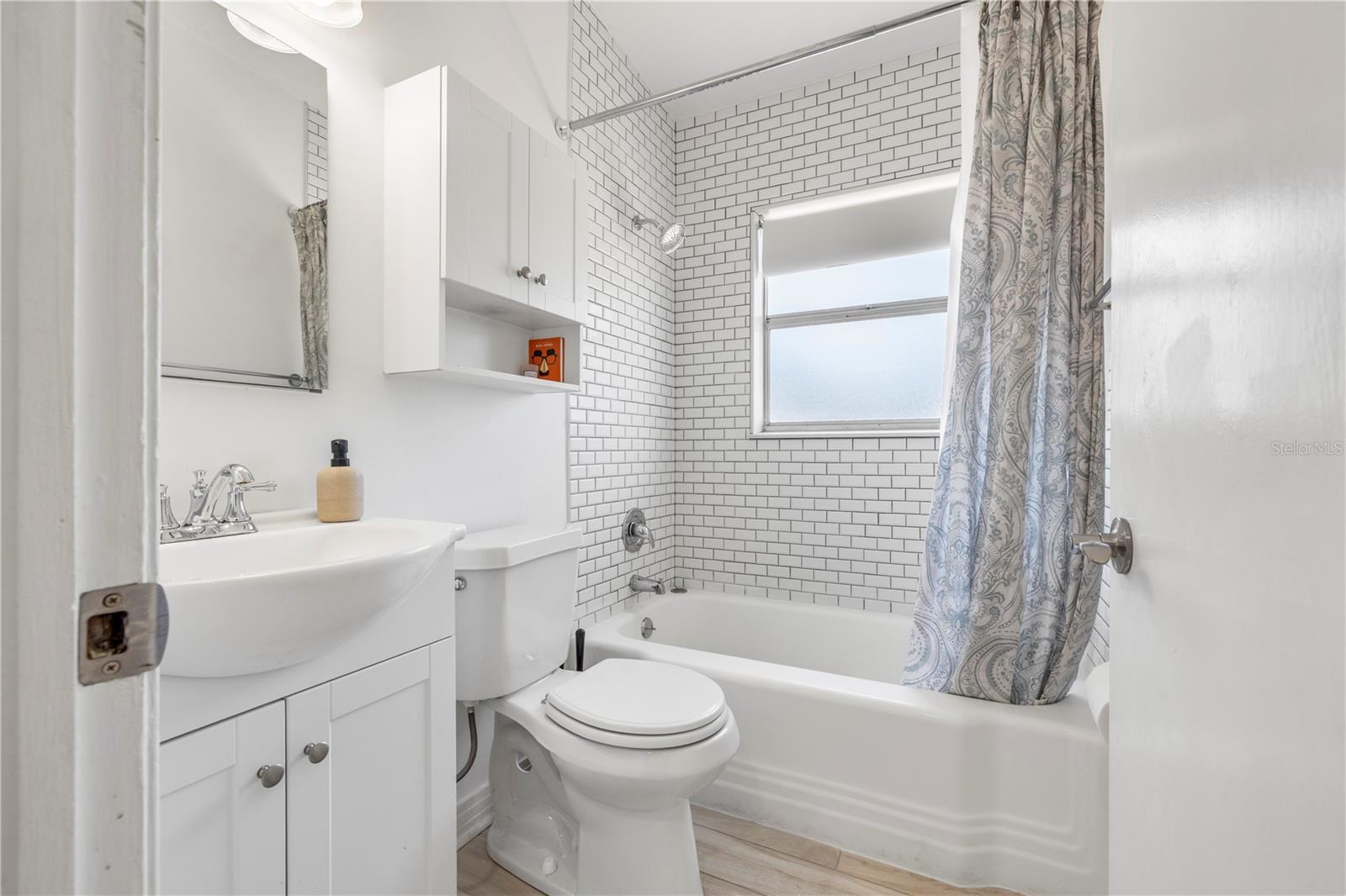 Image 21 of 56 For 2125 Hiawatha Street