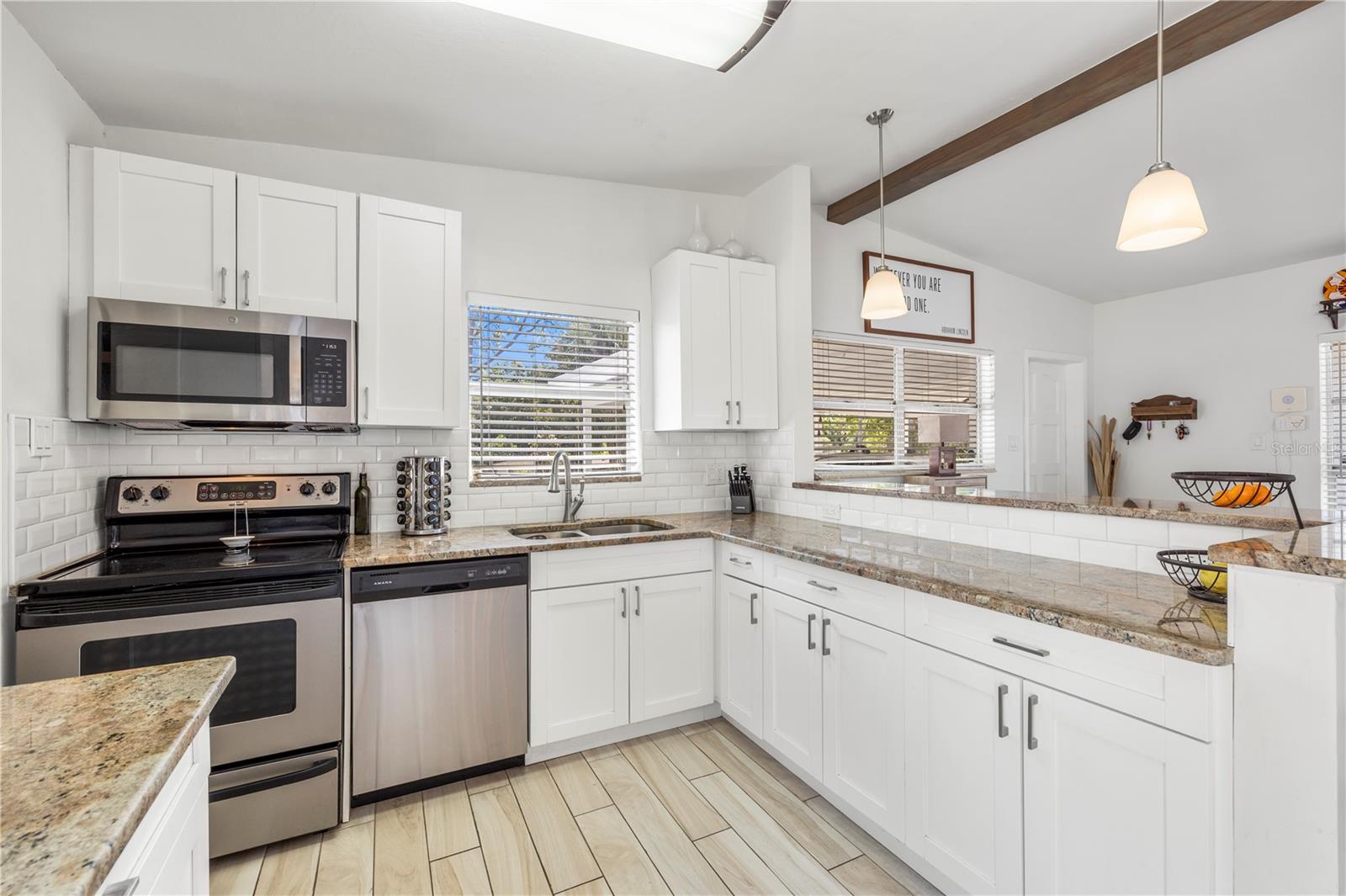 Image 9 of 56 For 2125 Hiawatha Street