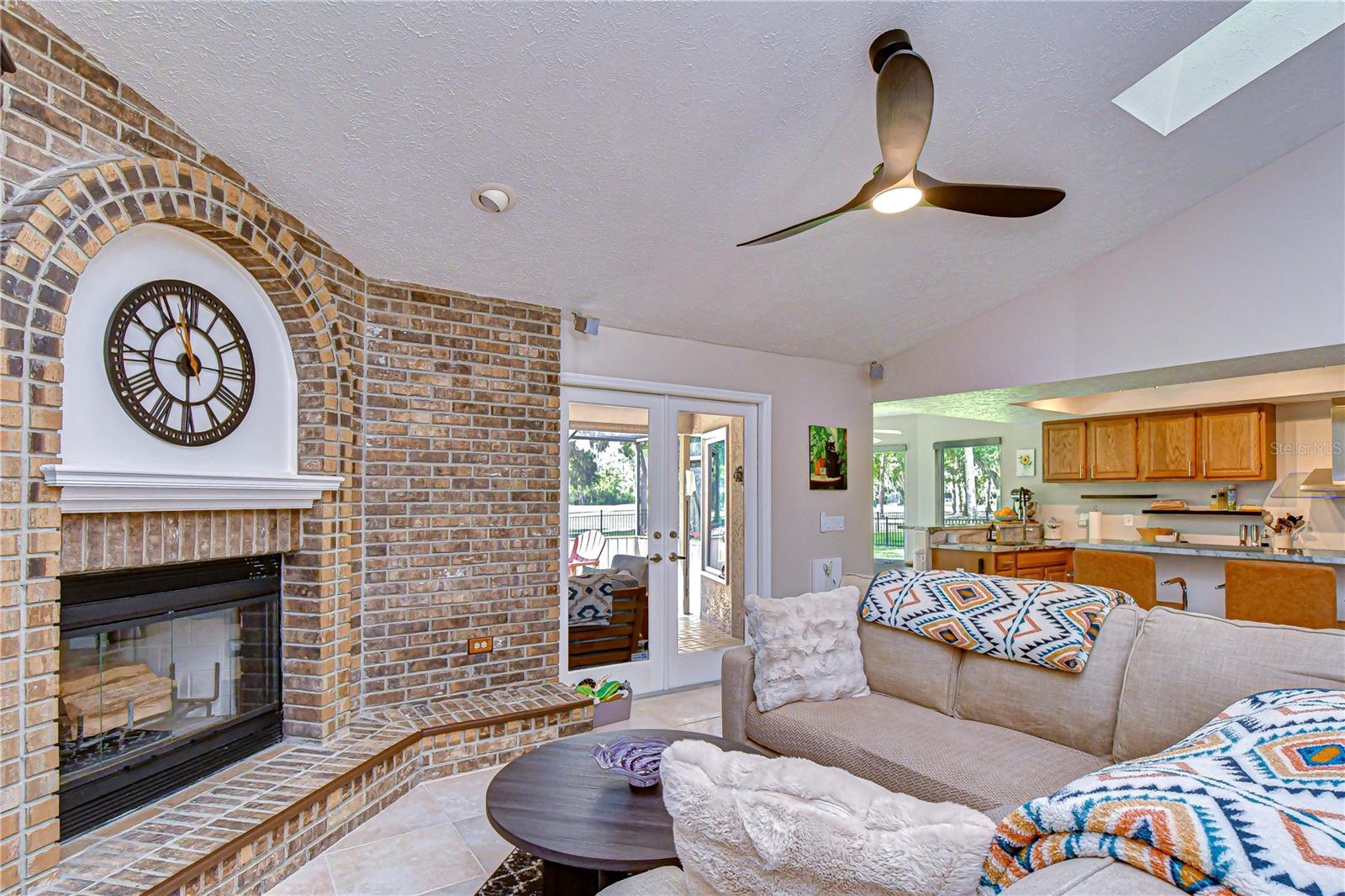 Image 10 of 36 For 1015 Ventana Drive