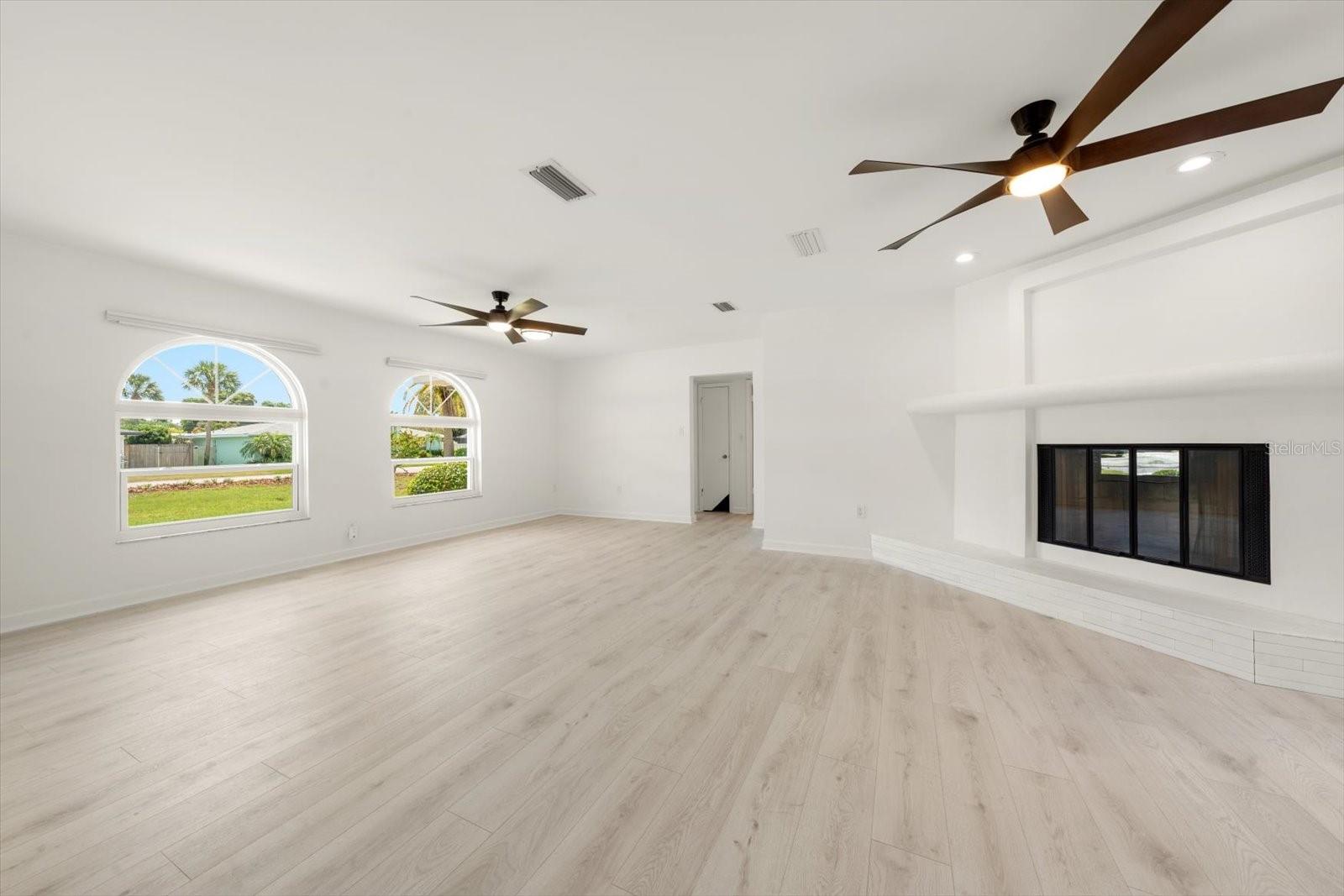 Image 7 of 45 For 122 Palmetto Lane