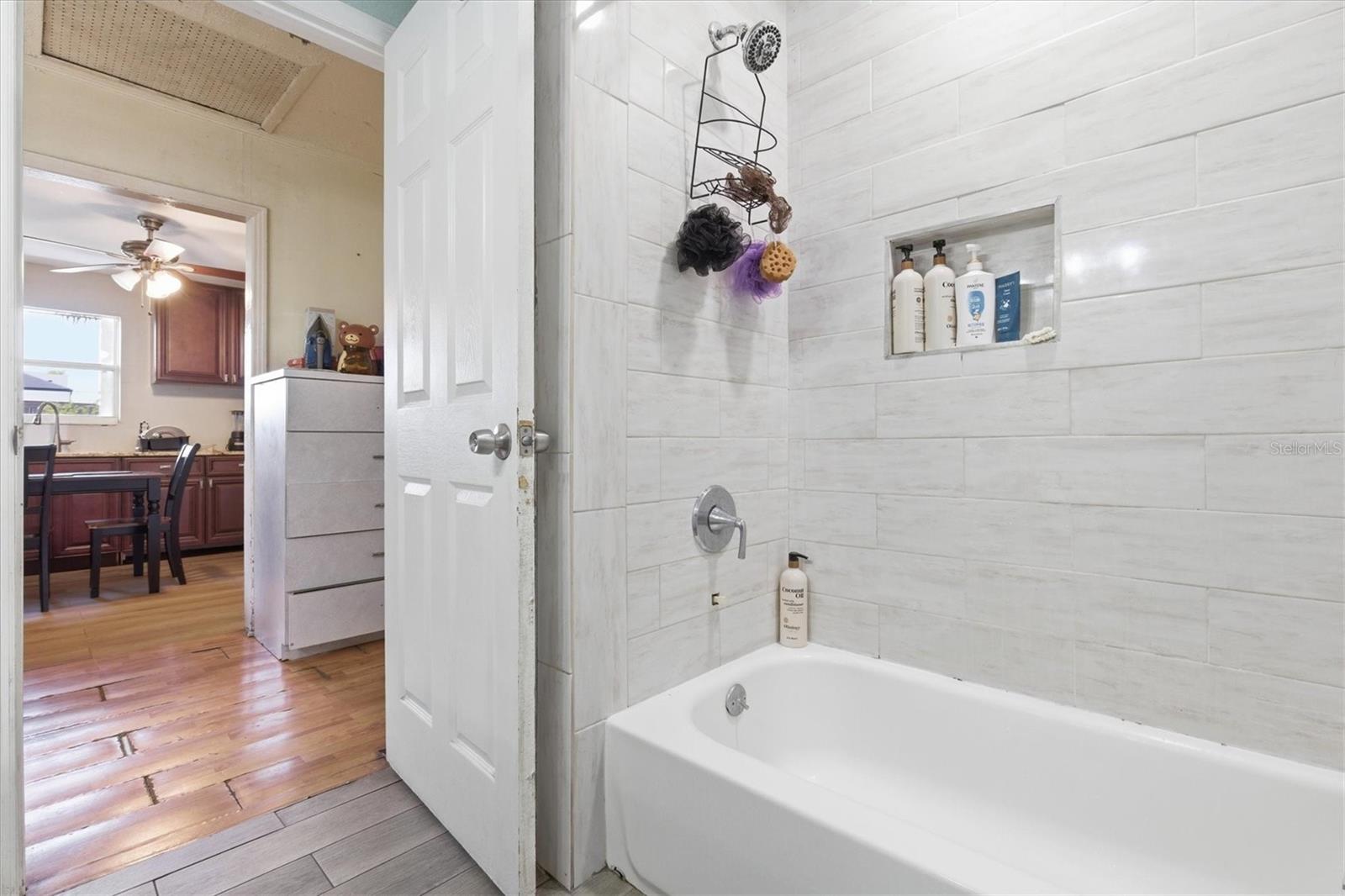 Image 18 of 47 For 301 26th Street A