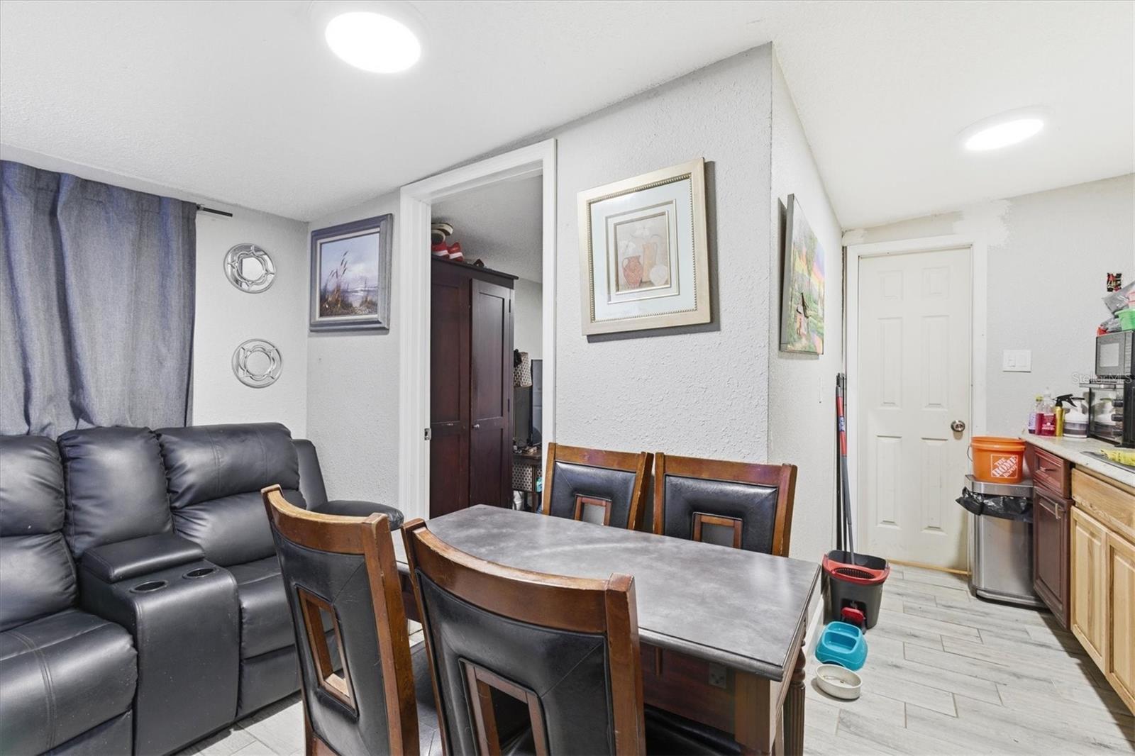 Image 41 of 47 For 301 26th Street A