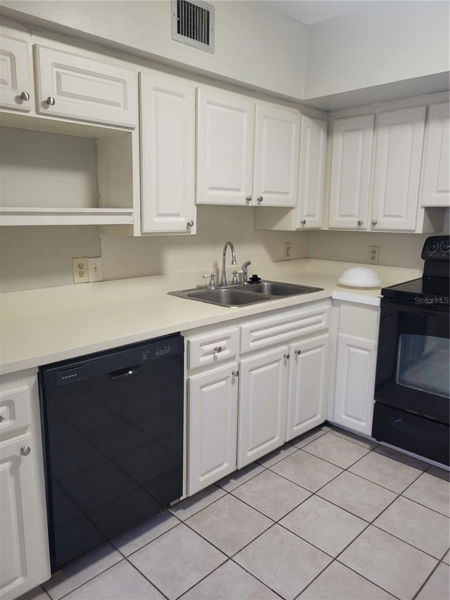 Image 10 of 29 For 2464 Australia Way E 24