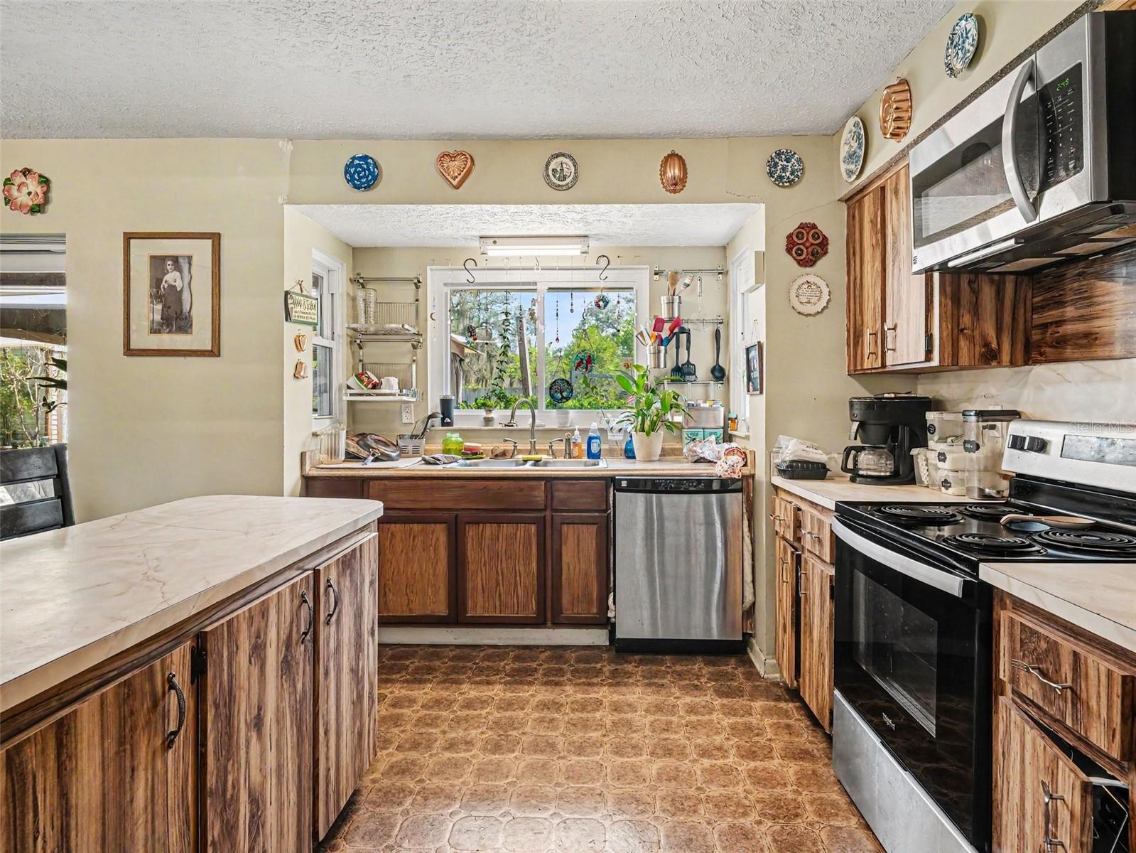Image 11 of 29 For 11207 Creekview Dr